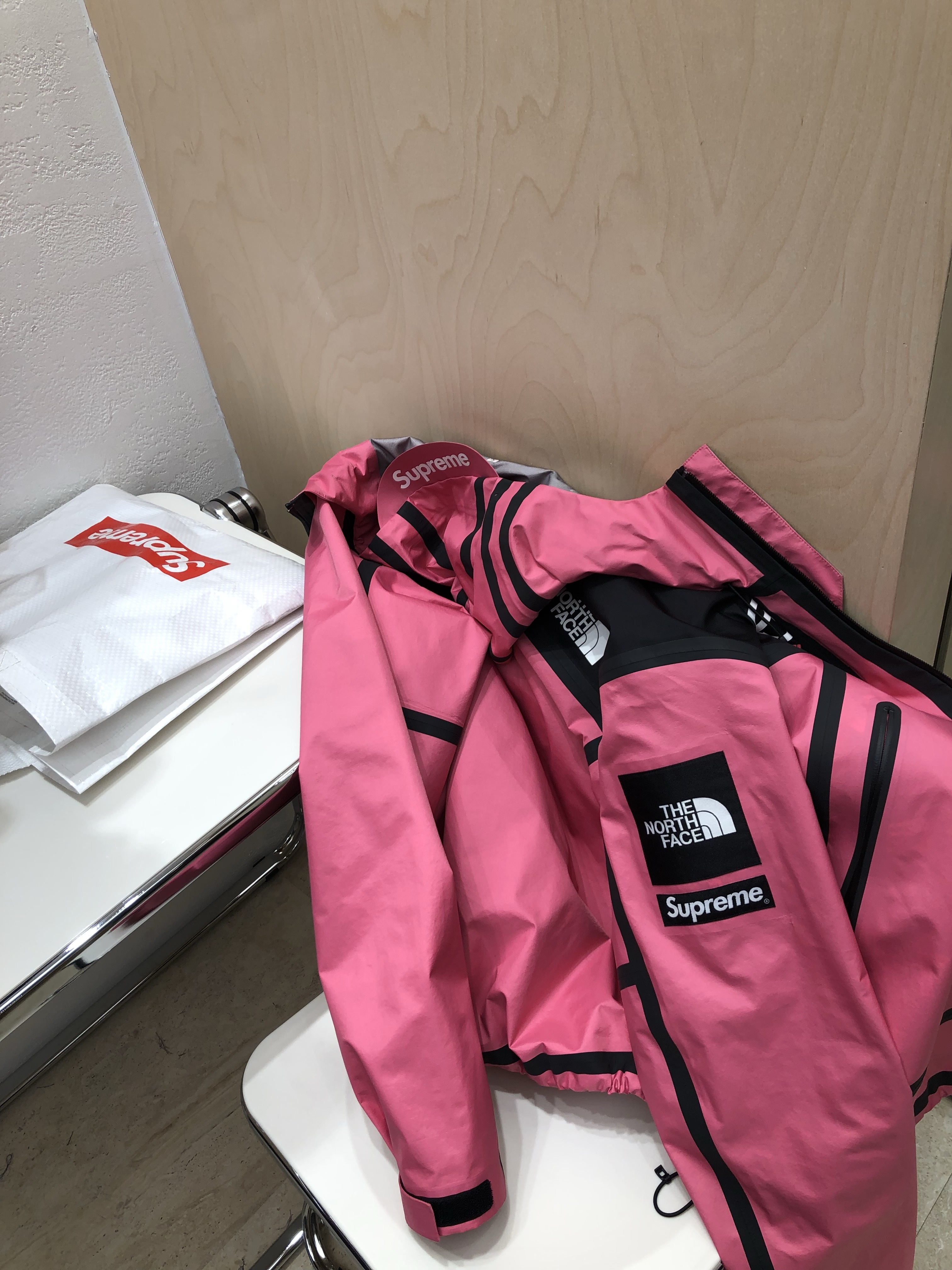 Supreme x The North Face Summit Series Outer Tape Seam Jacket Pink - 21SS 착용 스타일