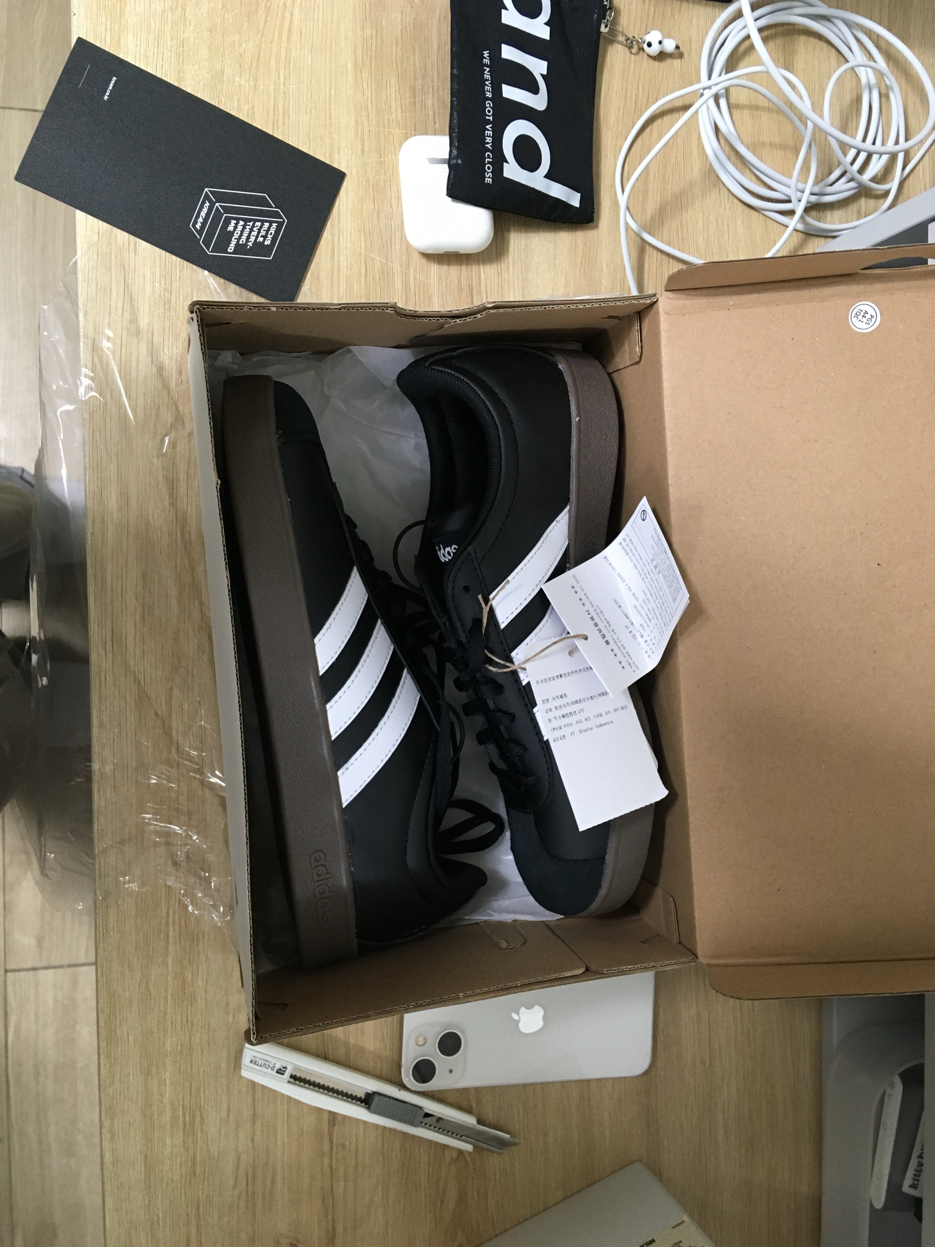 Adidas VL Court Base Core Black Cloud White 착용 스타일 - 1