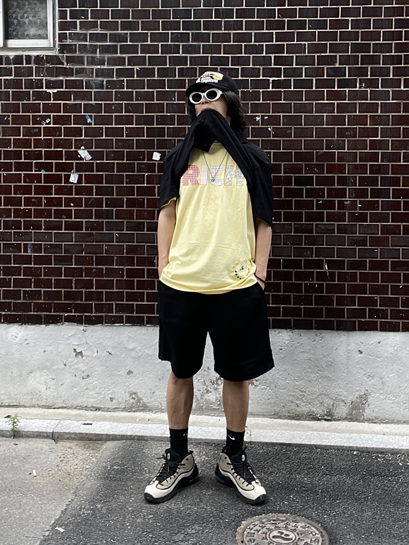 Nike x Stussy Air Penny II Rattan and Limestone, The Museum Visitor x Jon Burgerman Pinky Winky & Charlie Ball Cap Black 착용 스타일 - 5
