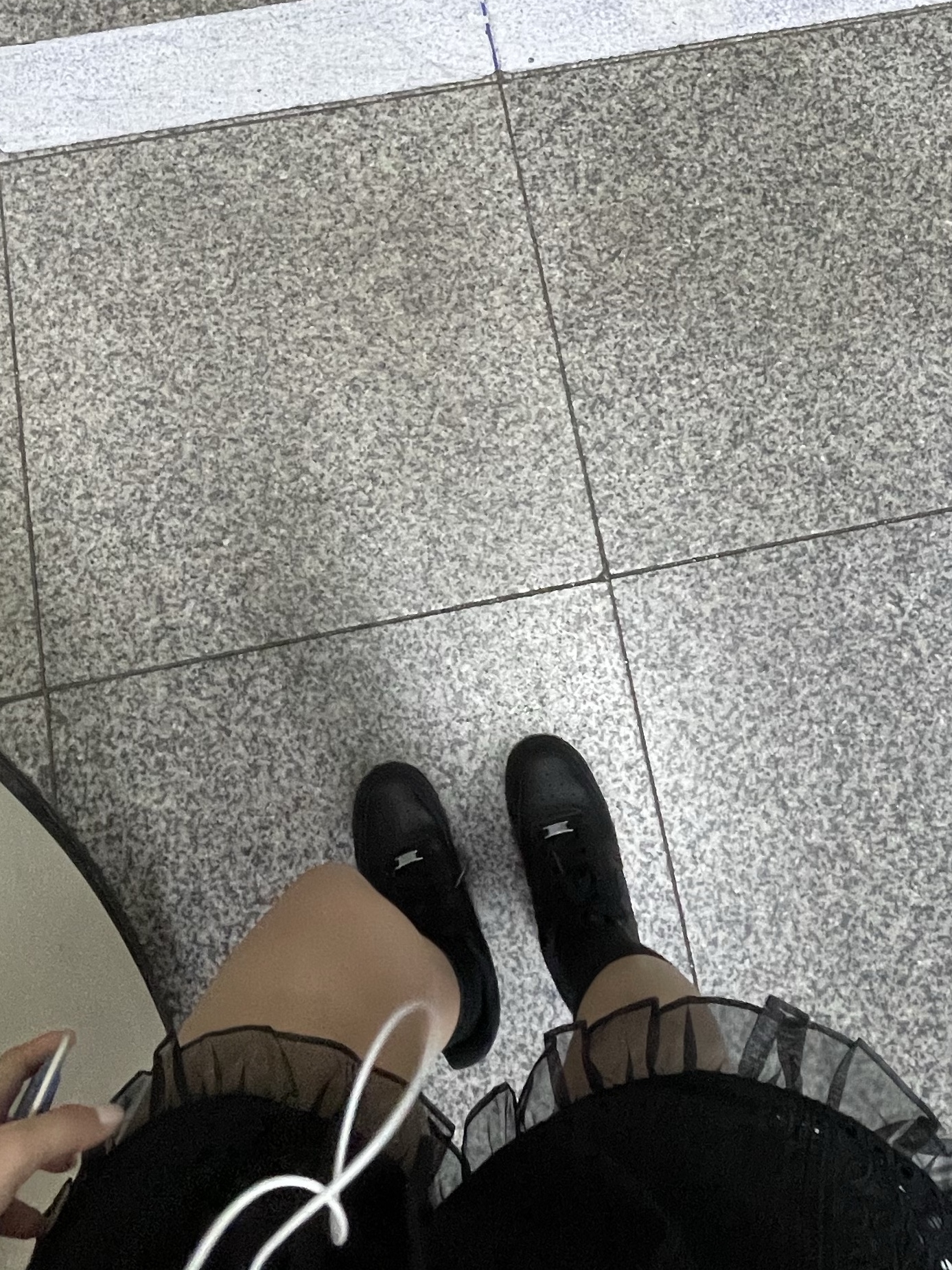 Nike Air Force 1 '07 Low Triple Black 착용 스타일