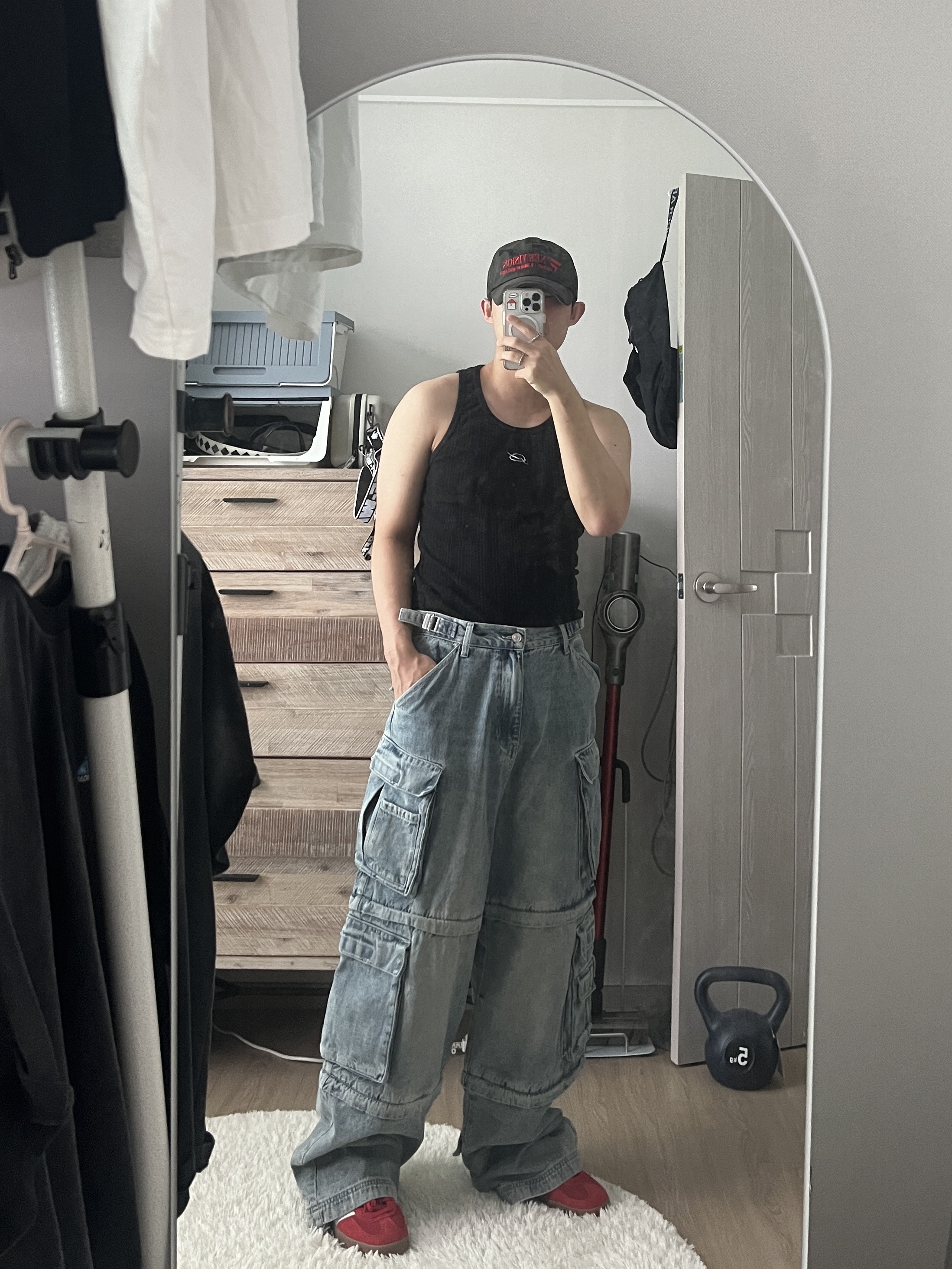 032c Mayhem Bomber Jacket Black, Project G/R Oversized Convertible Cargo Pants Blue 착용 스타일 - 3