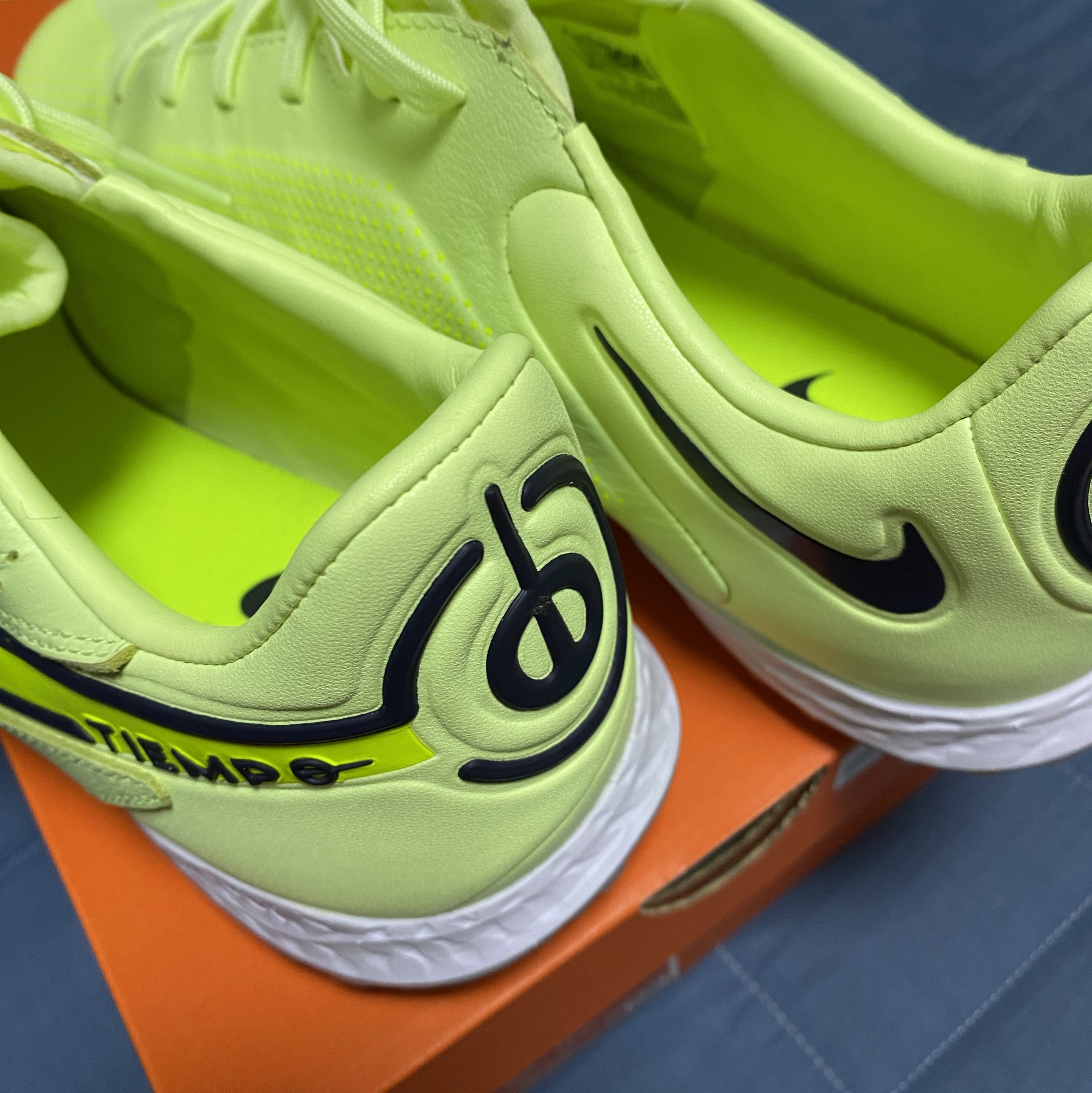 Nike React Tiempo Legend 9 Pro TF Barely Volt 착용 스타일 - 8