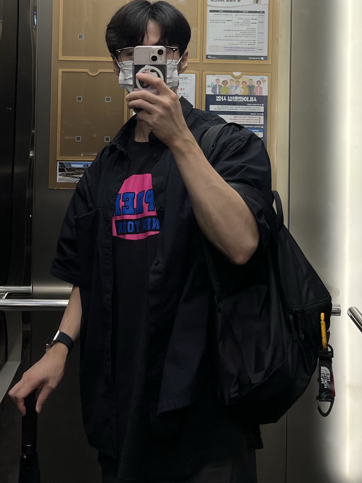 Supreme New York T-Shirt Black - 23SS, Arc'teryx Heliad 15 Backpack Black 착용 스타일