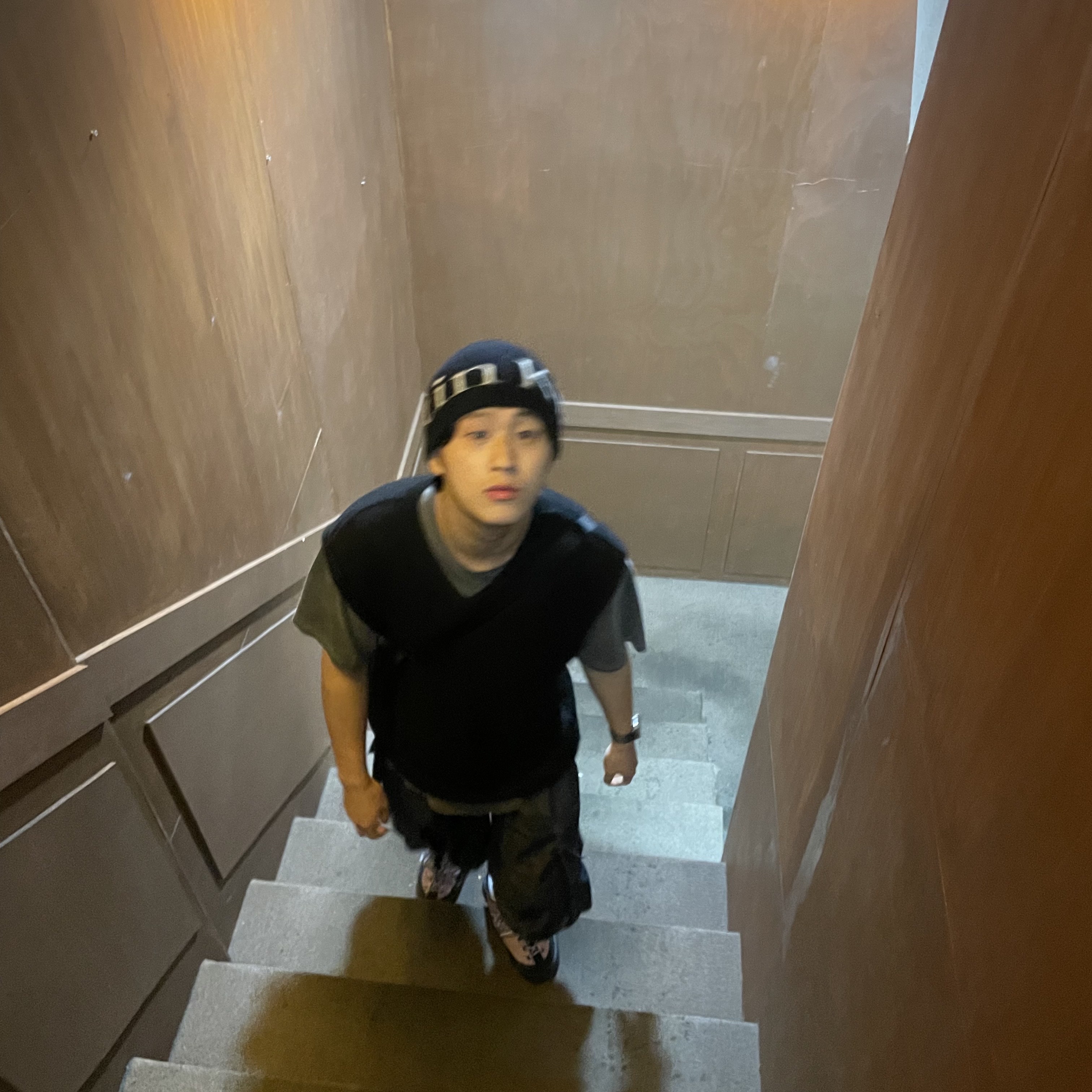 Matin Kim Logo Jacquard Short Beanie Black, New Balance CRV Mule v3 Violet 착용 스타일 - 4