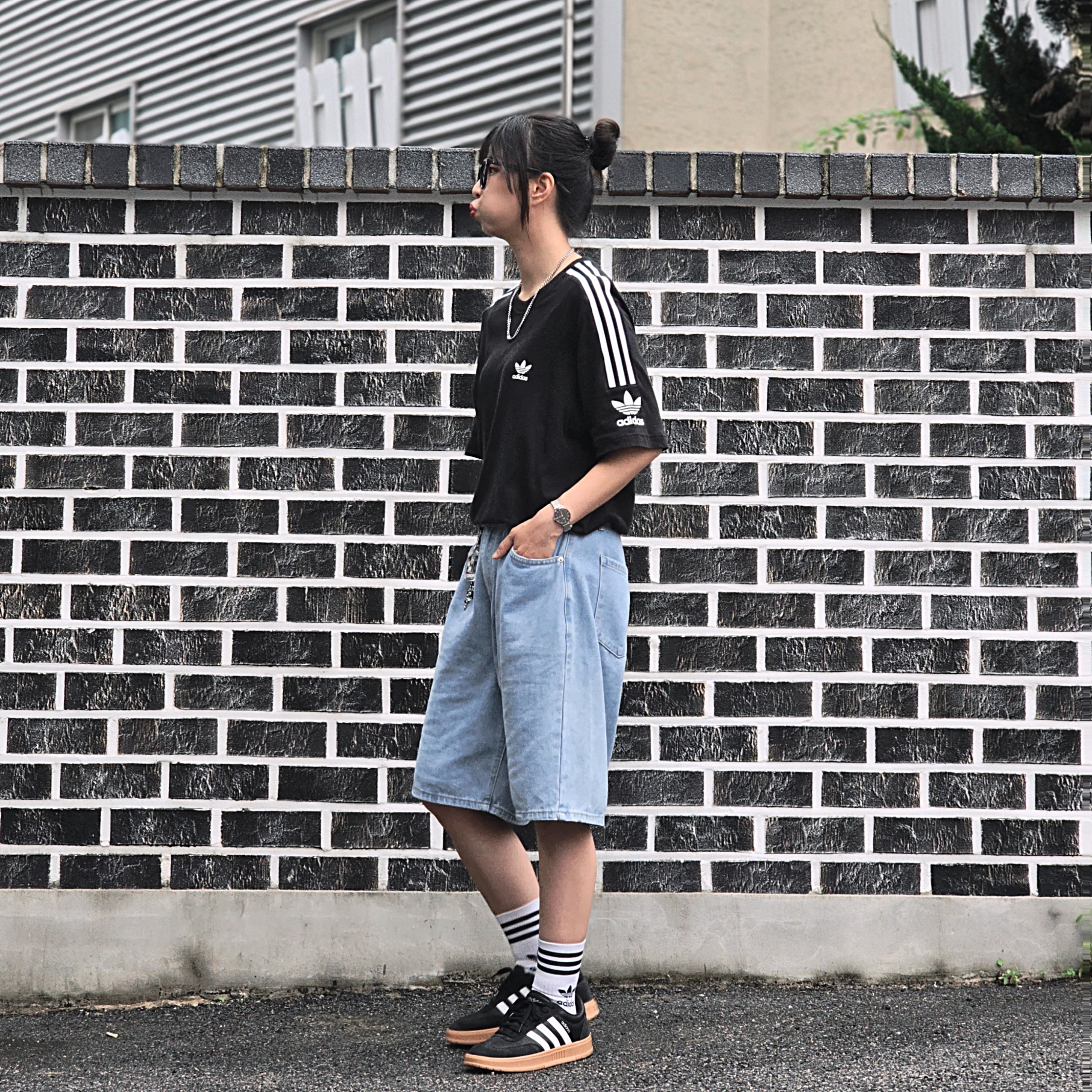 Adidas Gradas Core Black 착용 스타일 - 2