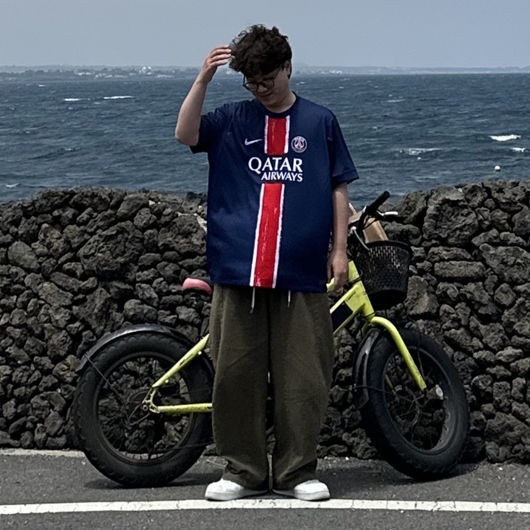 Nike Paris Saint-Germain 2024/25 Dri-Fit Stadium Home Replica Jersey Midnight Navy (Non Marking Ver.), Nike x Supreme Air Force 1 Low White 착용 스타일 - 2