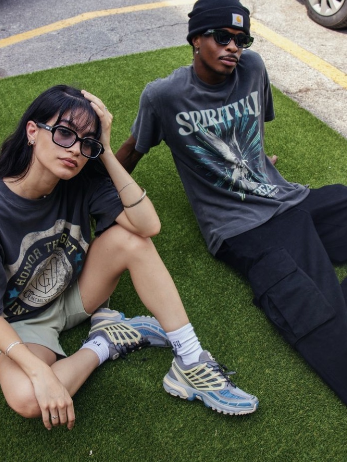 Honor the Gift Spiritual Conflict SS Tee Black 착용 스타일 - 3