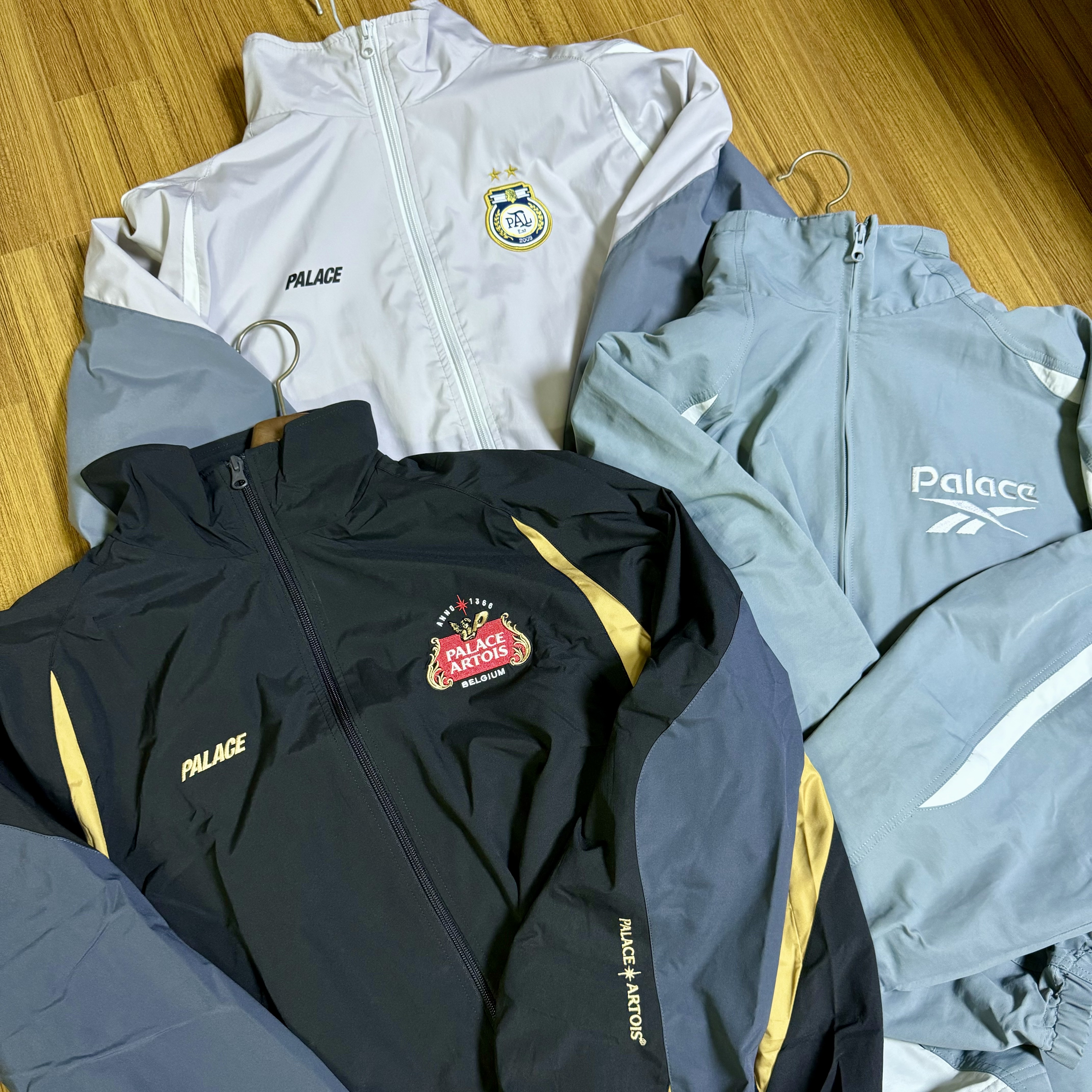 Palace x Reebok Tracksuit Grey - 24SS, Palace x Stella Artois Light Court Jacket Black - 24SS 착용 스타일 - 2