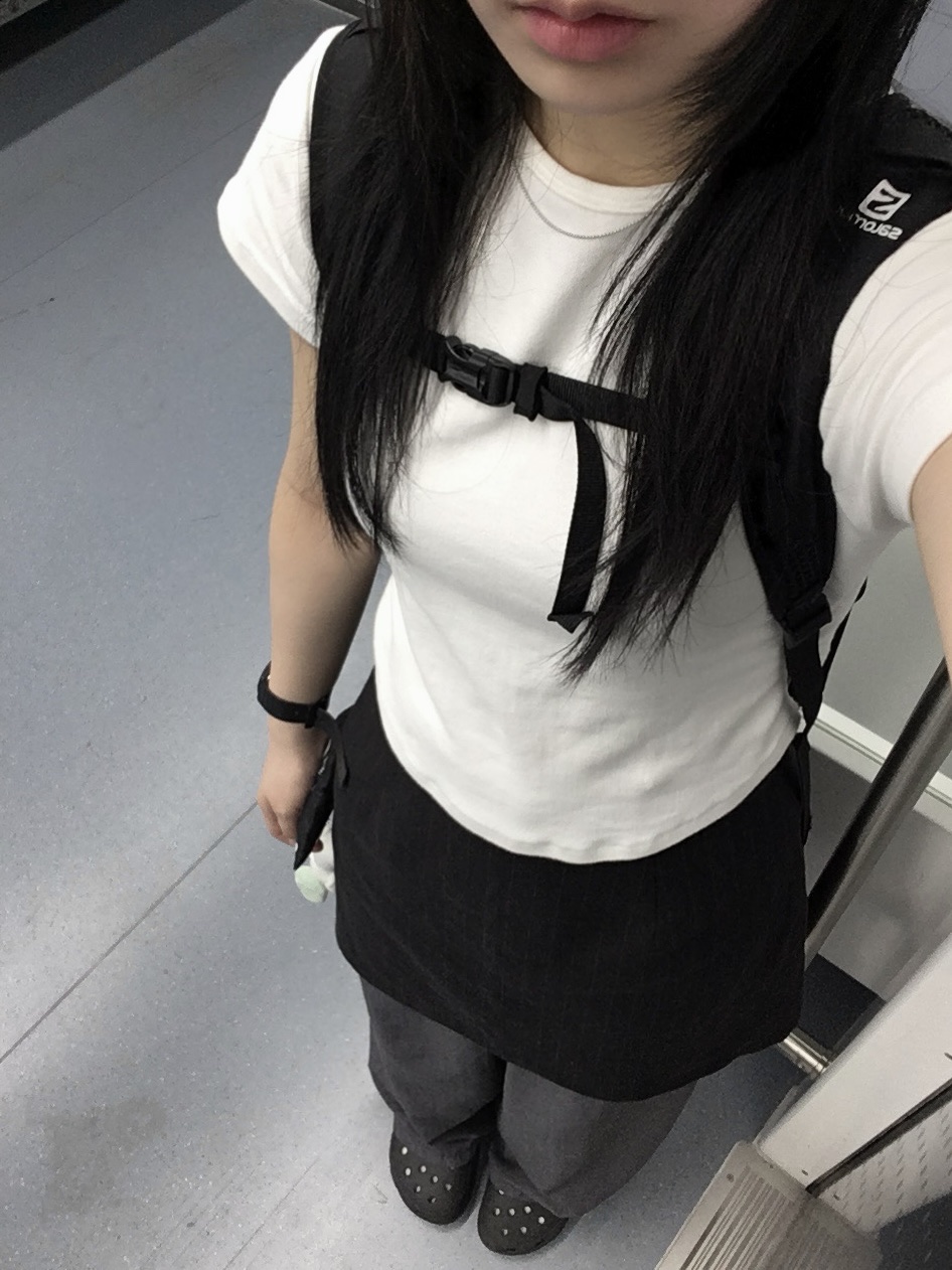(W) Crocs Classic Platform Clog Black 착용 스타일 - 1