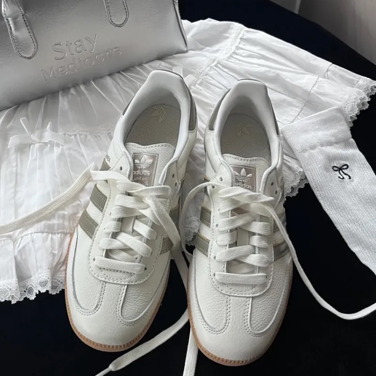 (W) Adidas Samba OG Off White Cyber Metallic, Adidas x Wales Bonner Samba Wonder Clay Royal Blue 착용 스타일 - 6