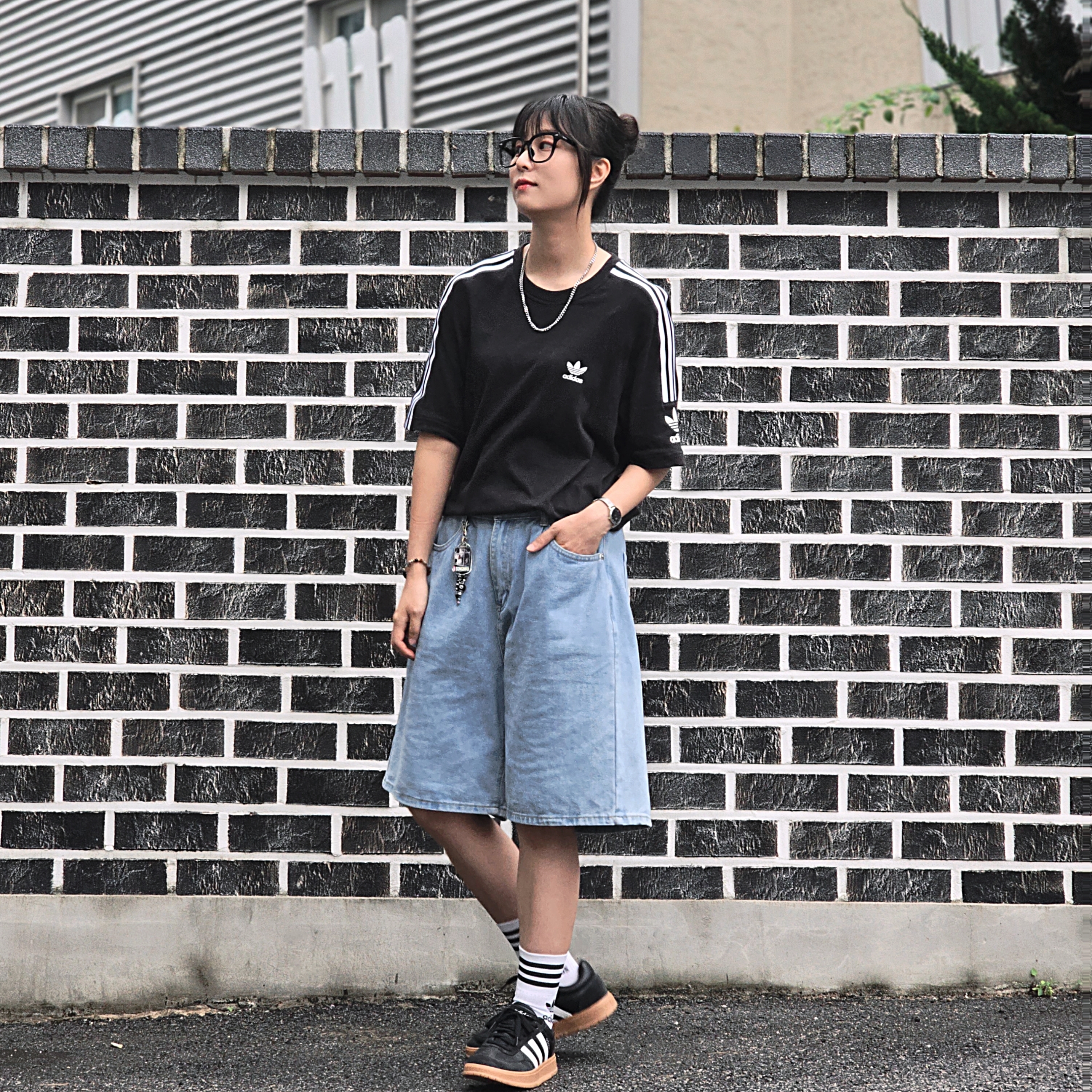 Adidas Gradas Core Black 착용 스타일 - 1