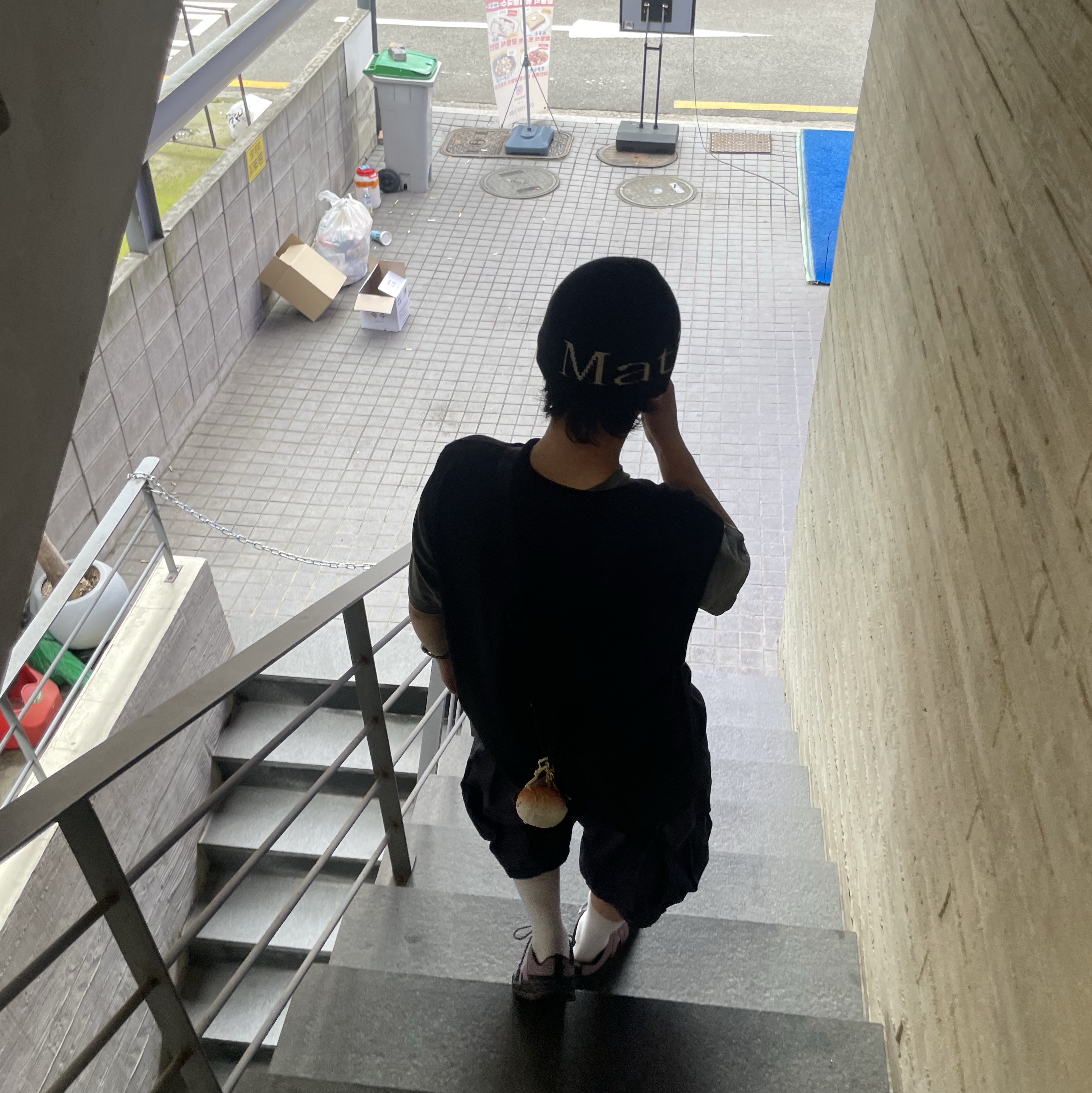 Matin Kim Logo Jacquard Short Beanie Black, New Balance CRV Mule v3 Violet 착용 스타일 - 2