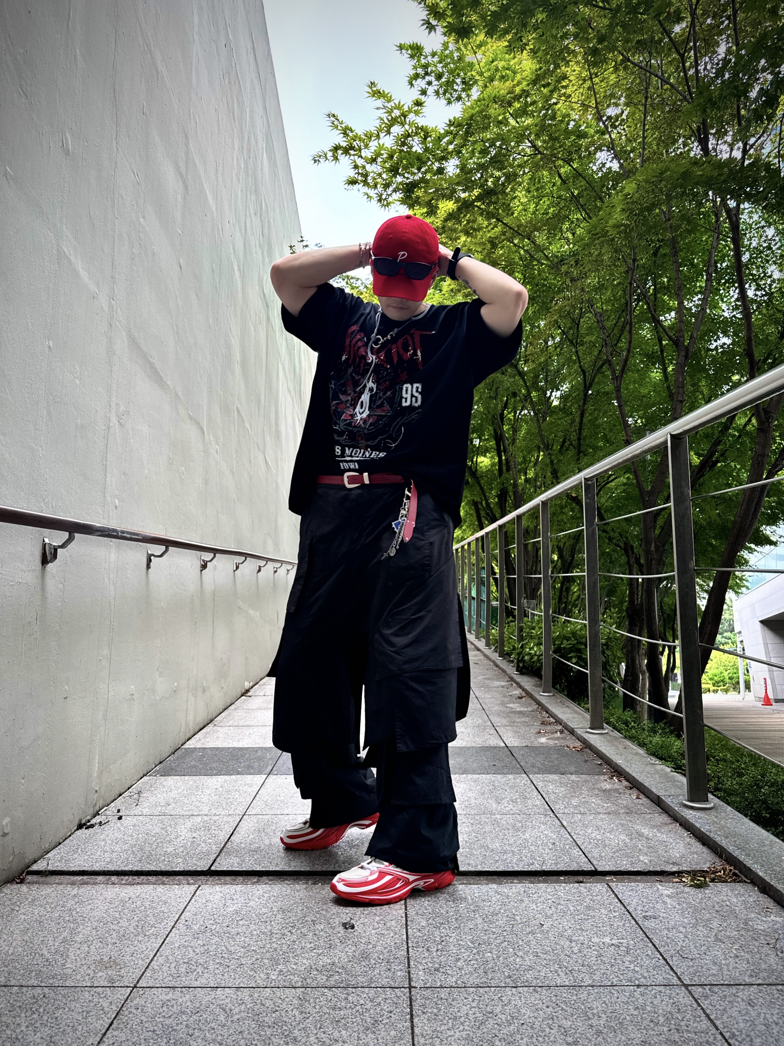 Our Legacy Ladon Leather Keychain Antique Blue, Reebok x Kanghyuk Premier Road Modern Mid White Red 착용 스타일 - 3