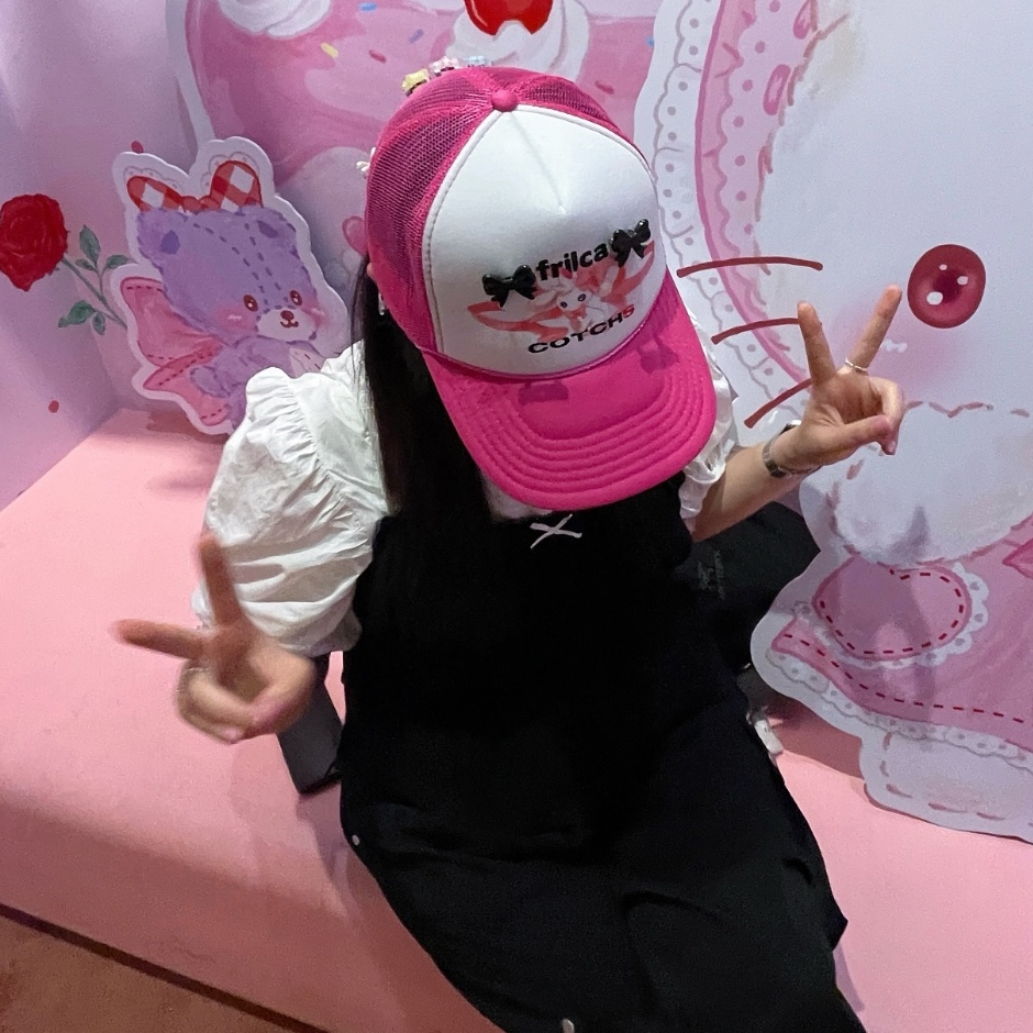 Cotchs X Frilca  Frico Trucker Cap Pink, Cotchs X Frilca  Frico Trucker Cap Black 착용 스타일