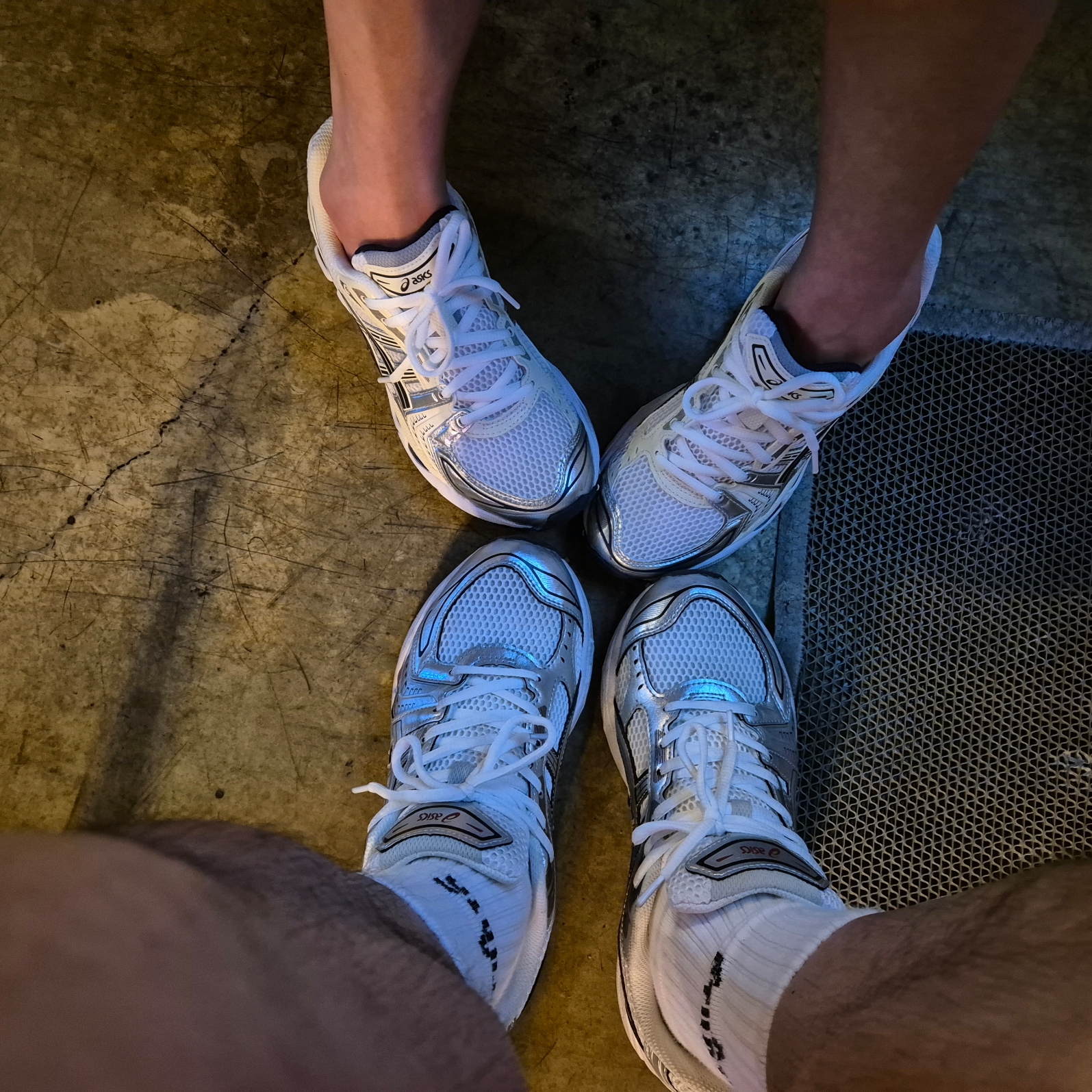 (W) Asics Gel-Kayano 14 White Midnight 착용 스타일 - 3