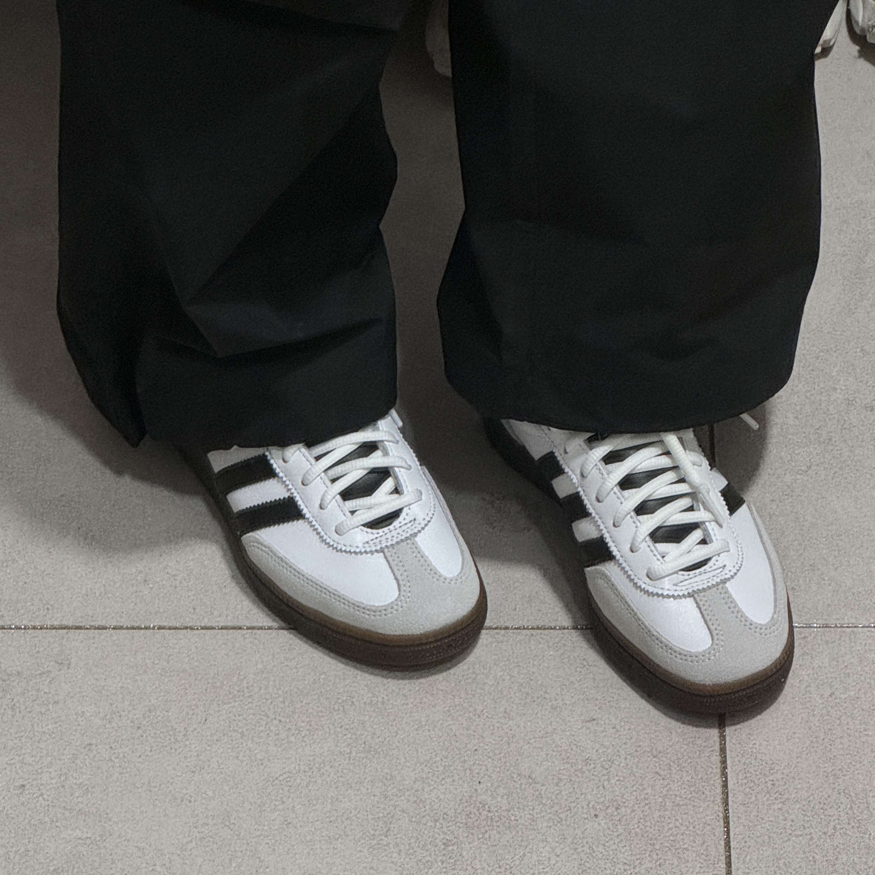 Adidas Spezial Handball White Core Black 착용 스타일 - 2