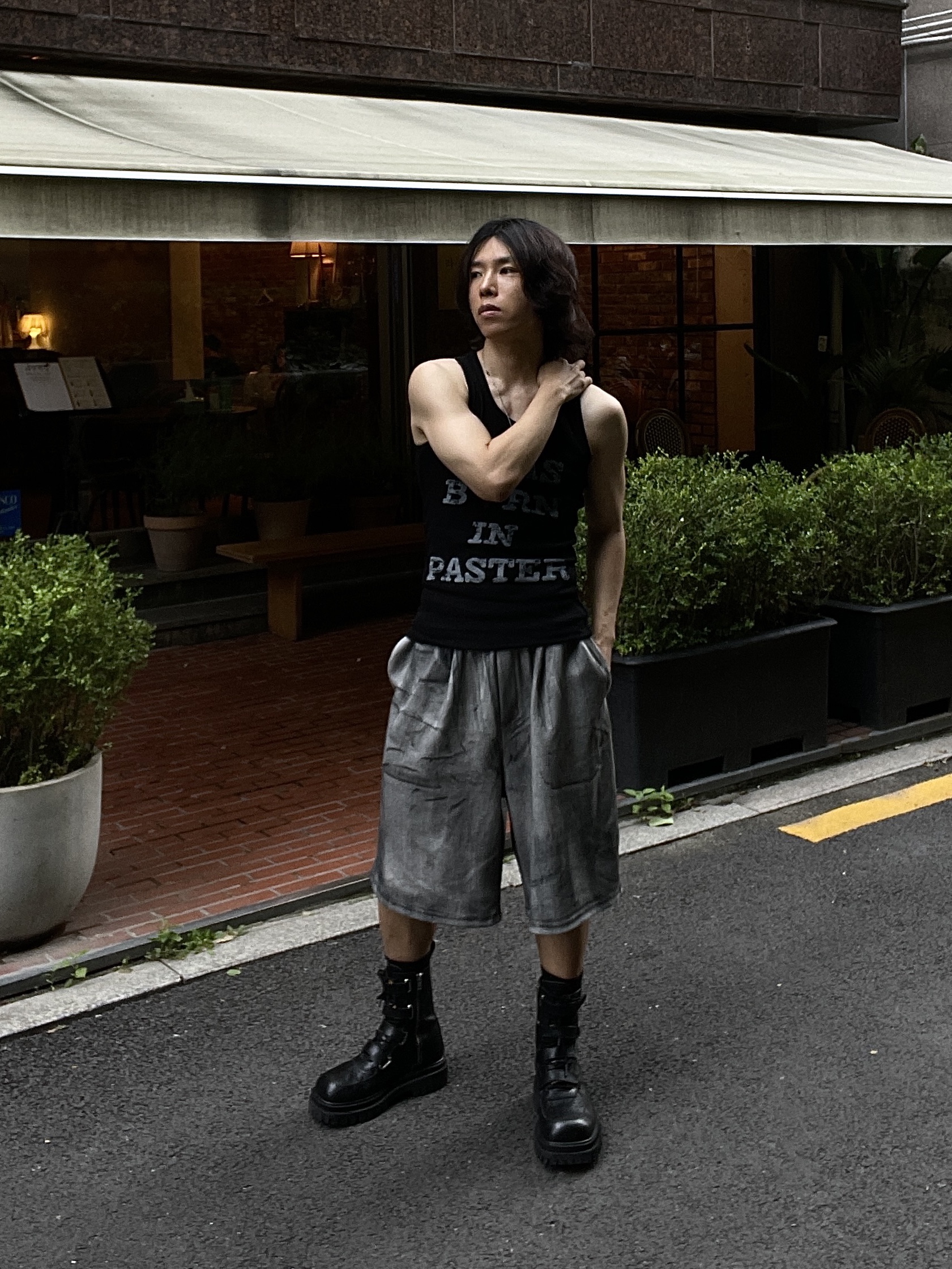 Gentle Monster x Maison Margiela MM007 Black Black 착용 스타일 - 5