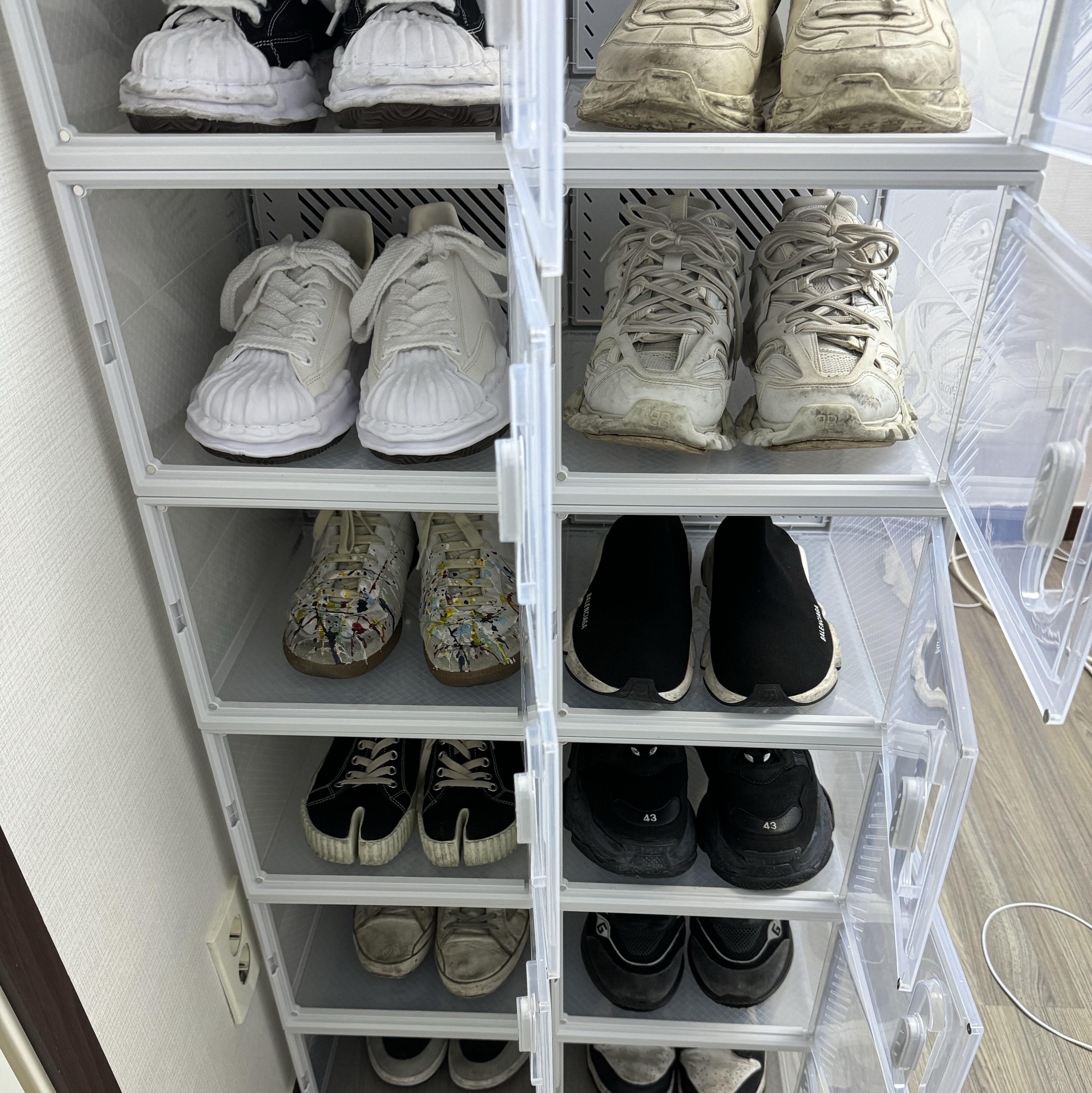 Maison Mihara Yasuhiro Blakey OG Sole Canvas Low-top Sneakers White, Maison Mihara Yasuhiro Blakey OG Sole Canvas Low-top Sneakers Black White 착용 스타일 - 2