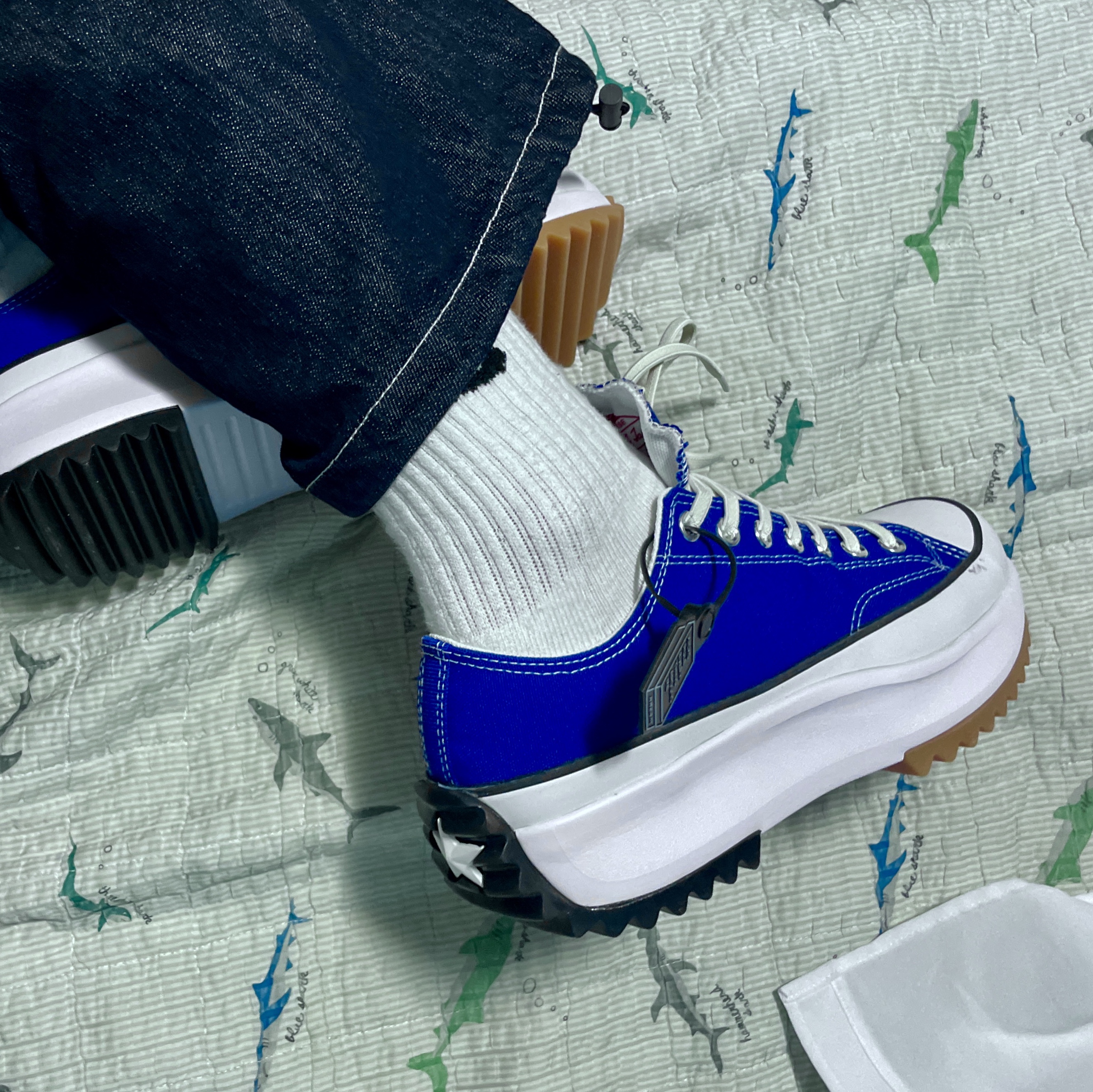 Converse Run Star Hike Low Rush Blue 착용 스타일