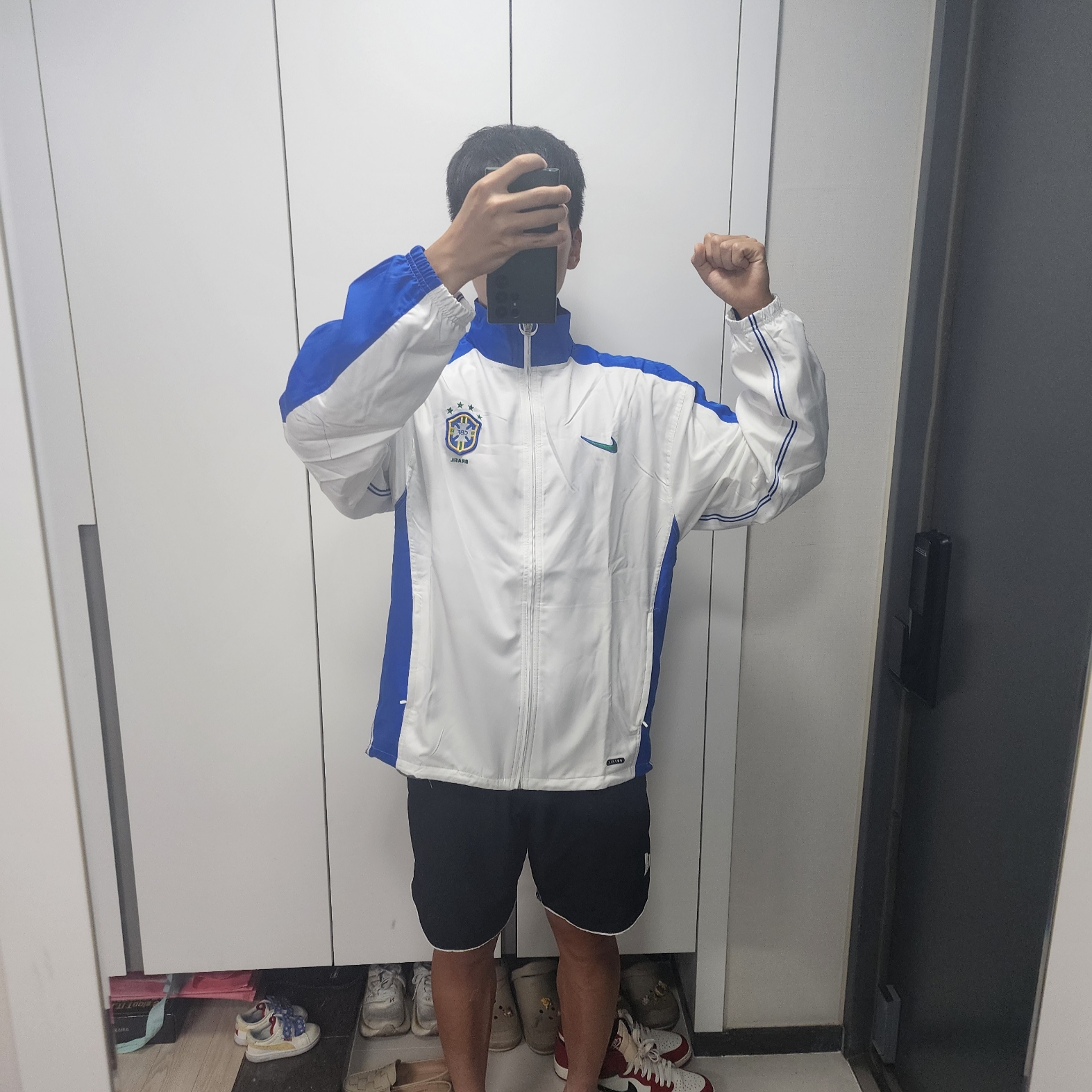Nike Brazil 1998 Reissue Soccer Replica Track Jacket White (FZ6681-100) 착용 스타일 - 3