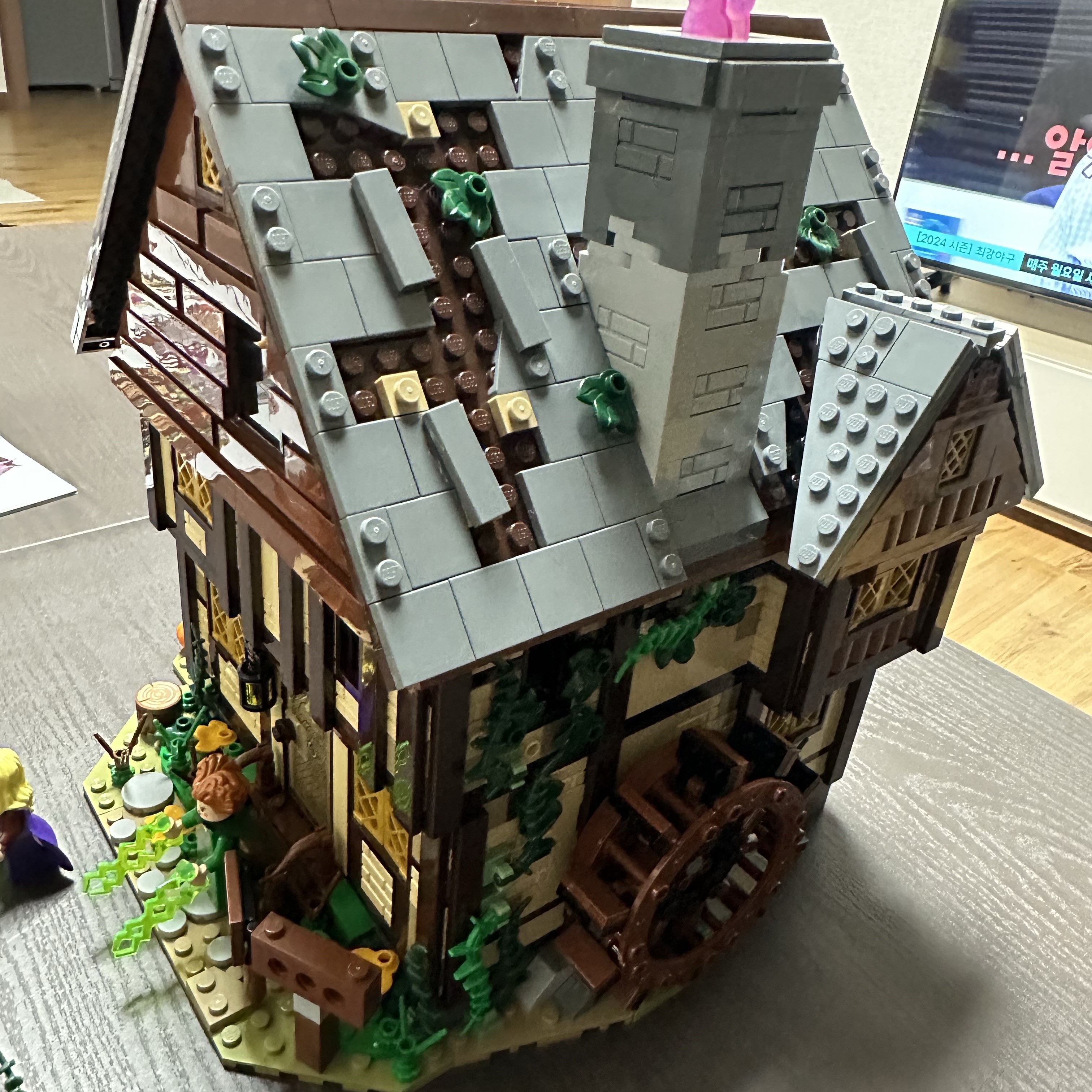 Lego Disney Hocus Pocus The Sanderson Sisters' Cottage 착용 스타일 - 2