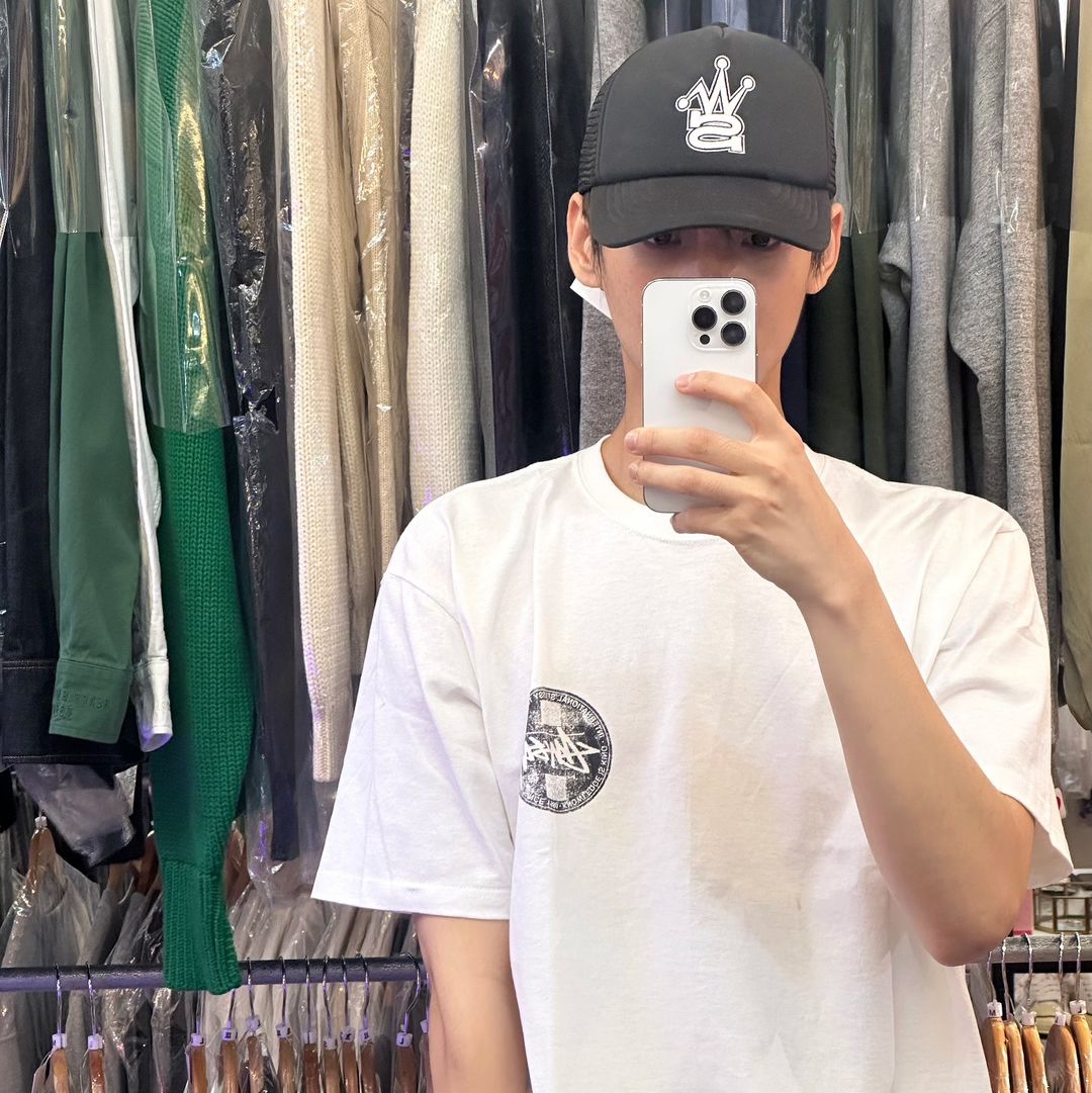 Supreme Mesh Sunshield Camp Cap Navy - 24SS, Stussy Sport Script T-Shirt White 착용 스타일 - 3