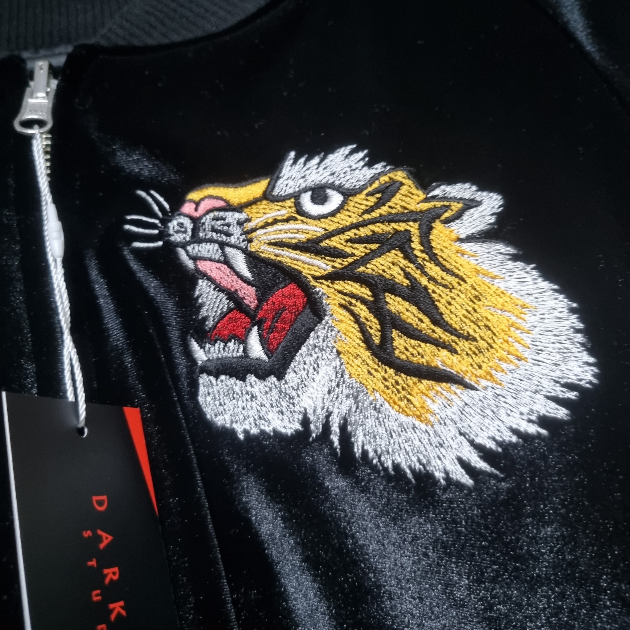Darkr8m Studio x Chance Clothing Souvenir Jacket Black 착용 스타일 - 5