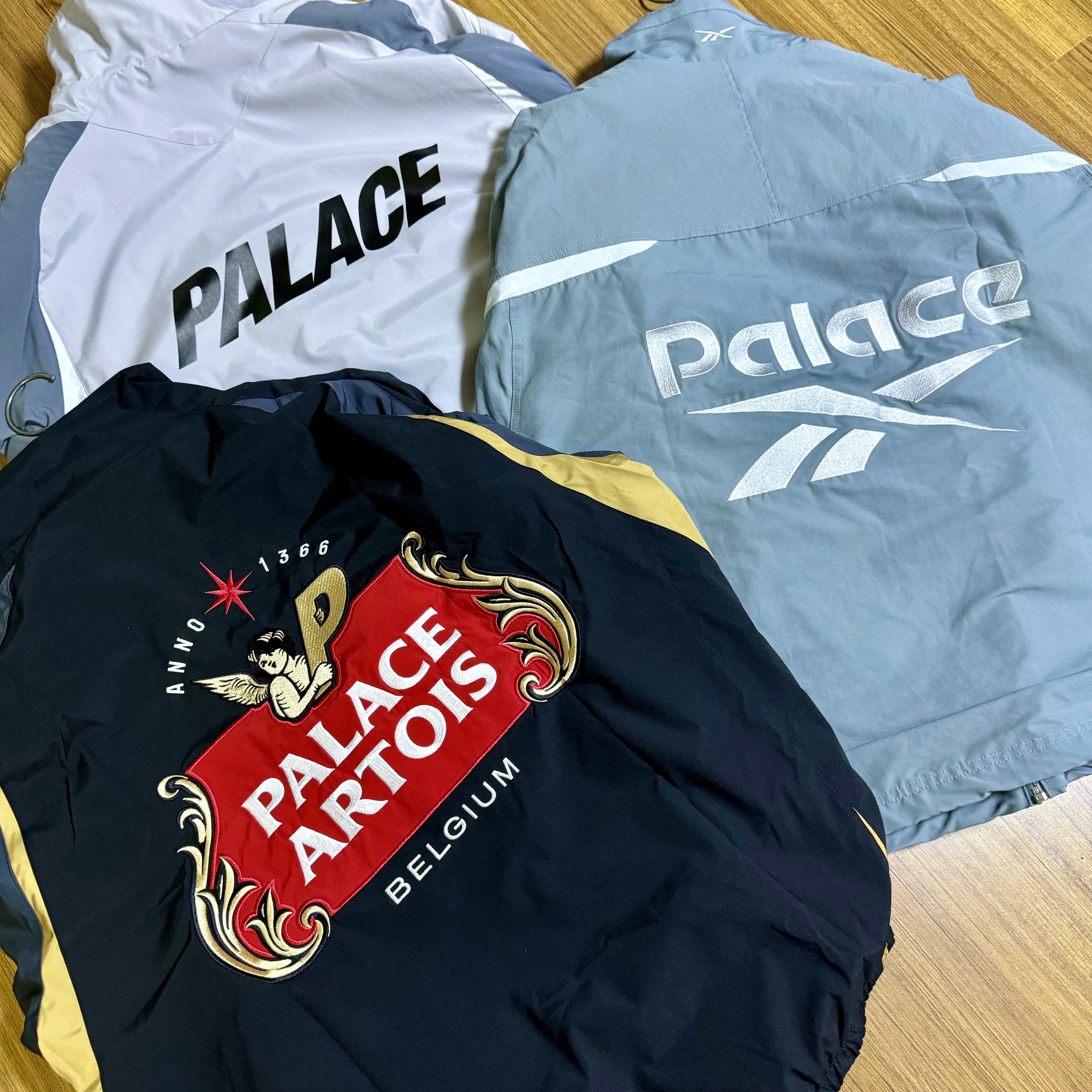 Palace x Reebok Tracksuit Grey - 24SS, Palace x Stella Artois Light Court Jacket Black - 24SS 착용 스타일 - 3