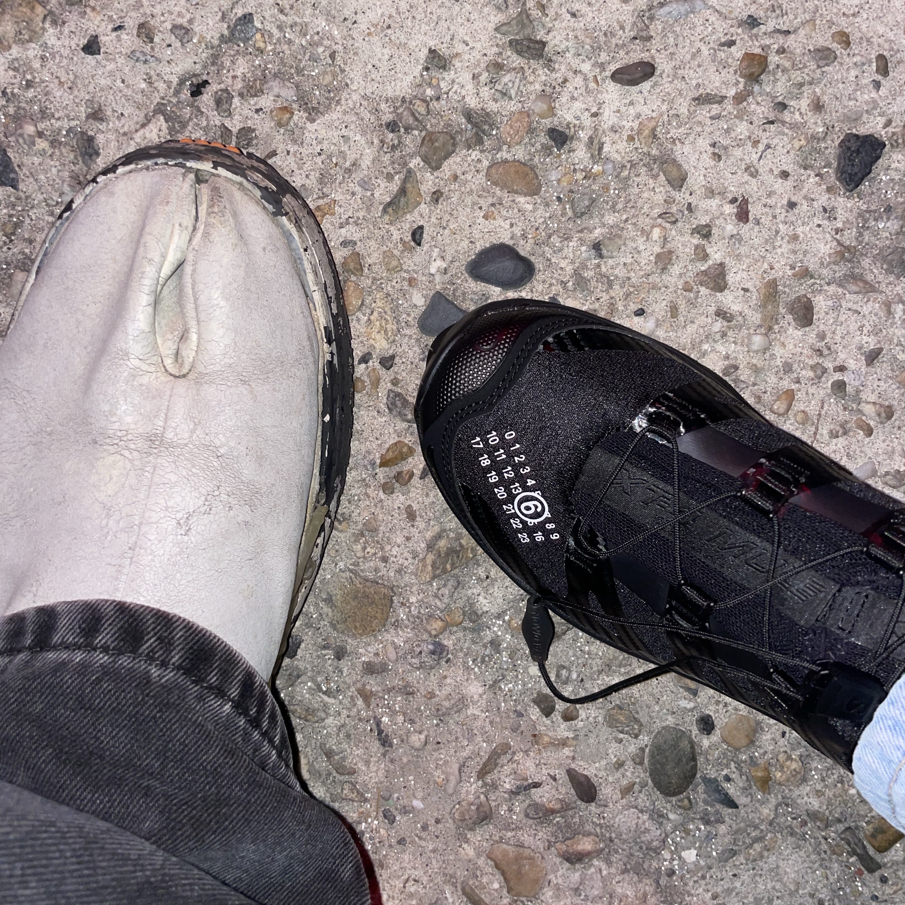 Salomon x MM6 Maison Margiela XT-4 Mule Black, Maison Margiela Fusion Low Top Sneakers Silver 착용 스타일 - 6