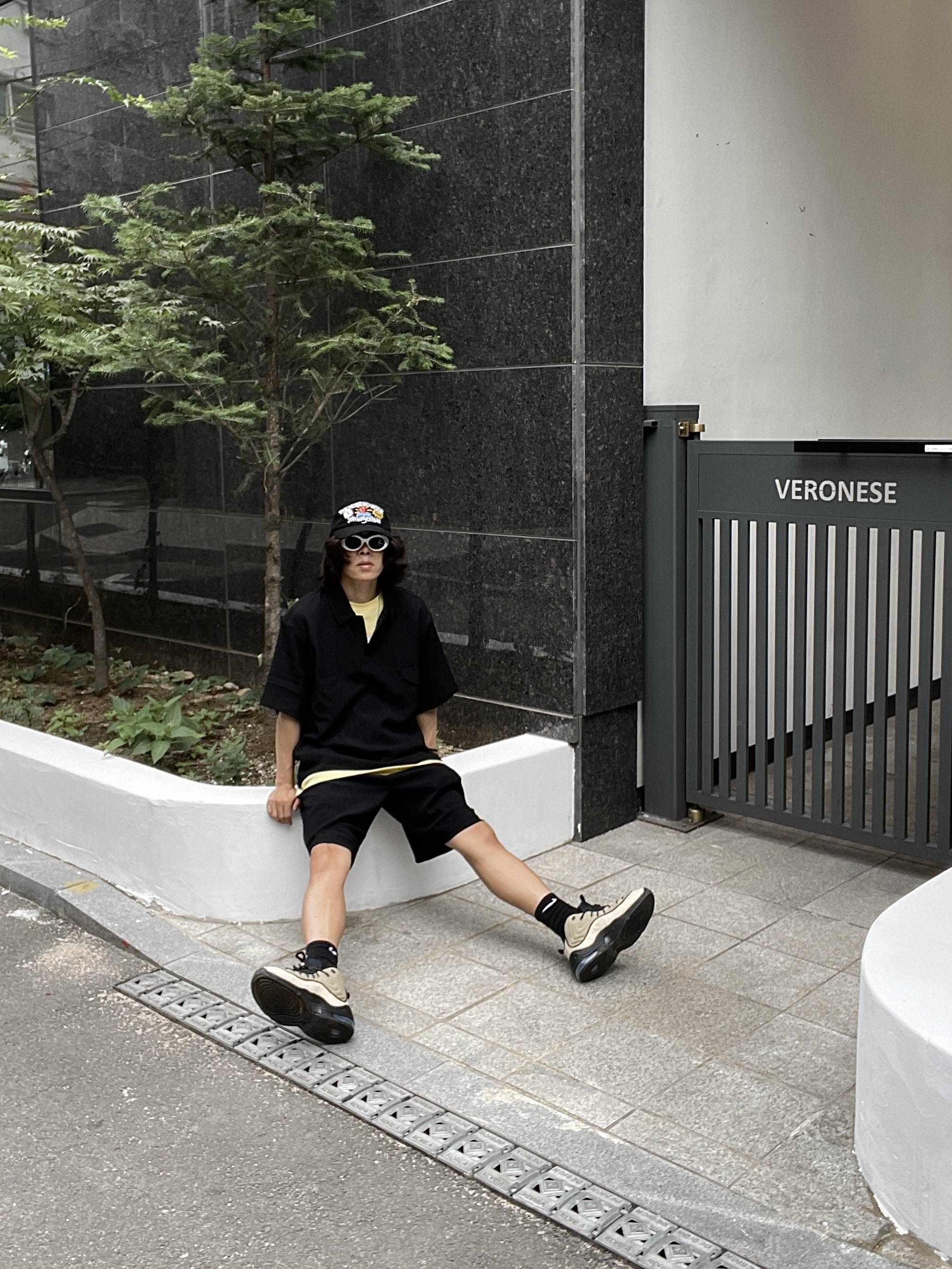 Nike x Stussy Air Penny II Rattan and Limestone, The Museum Visitor x Jon Burgerman Pinky Winky & Charlie Ball Cap Black 착용 스타일 - 6