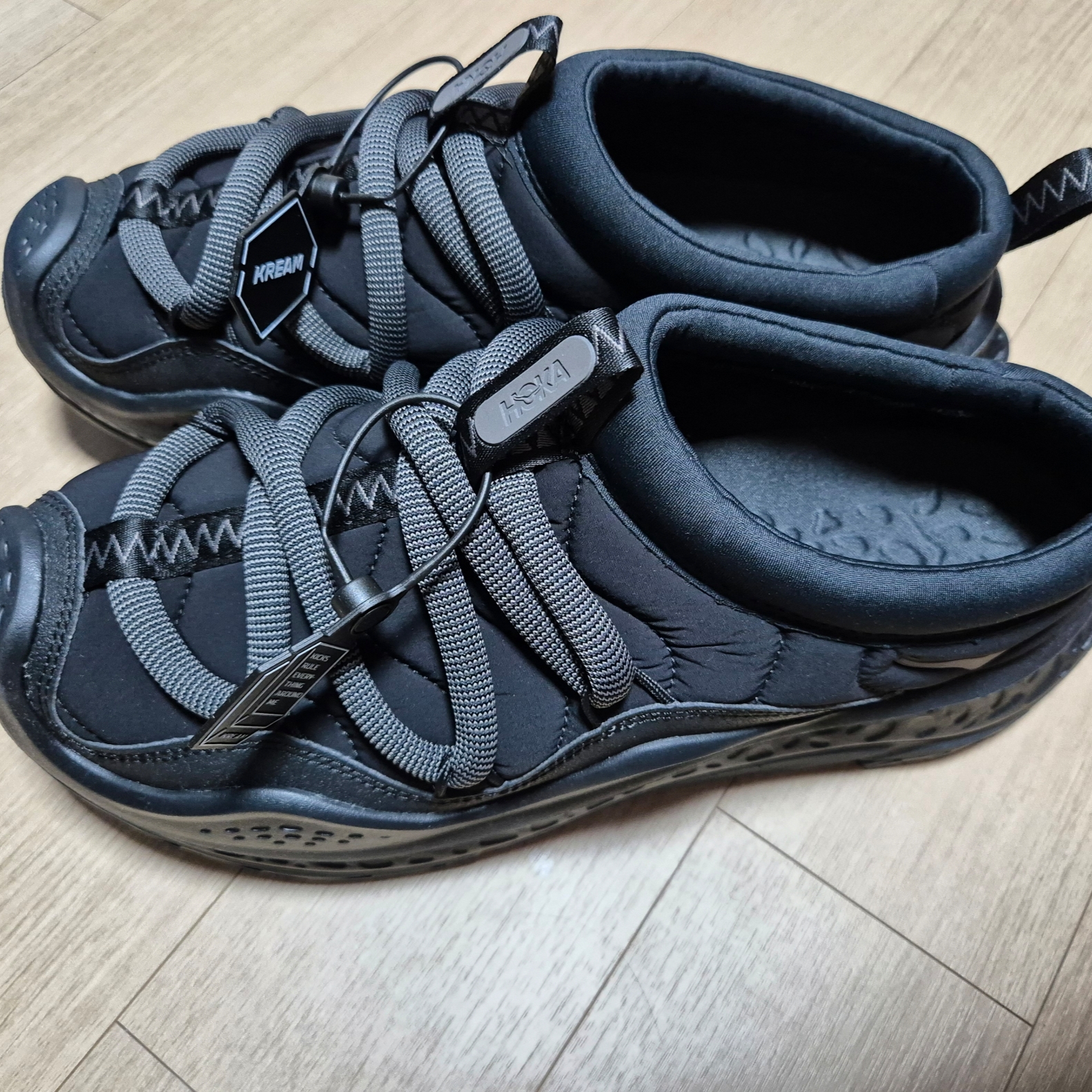 Hoka Ora Primo Black 착용 스타일 - 2