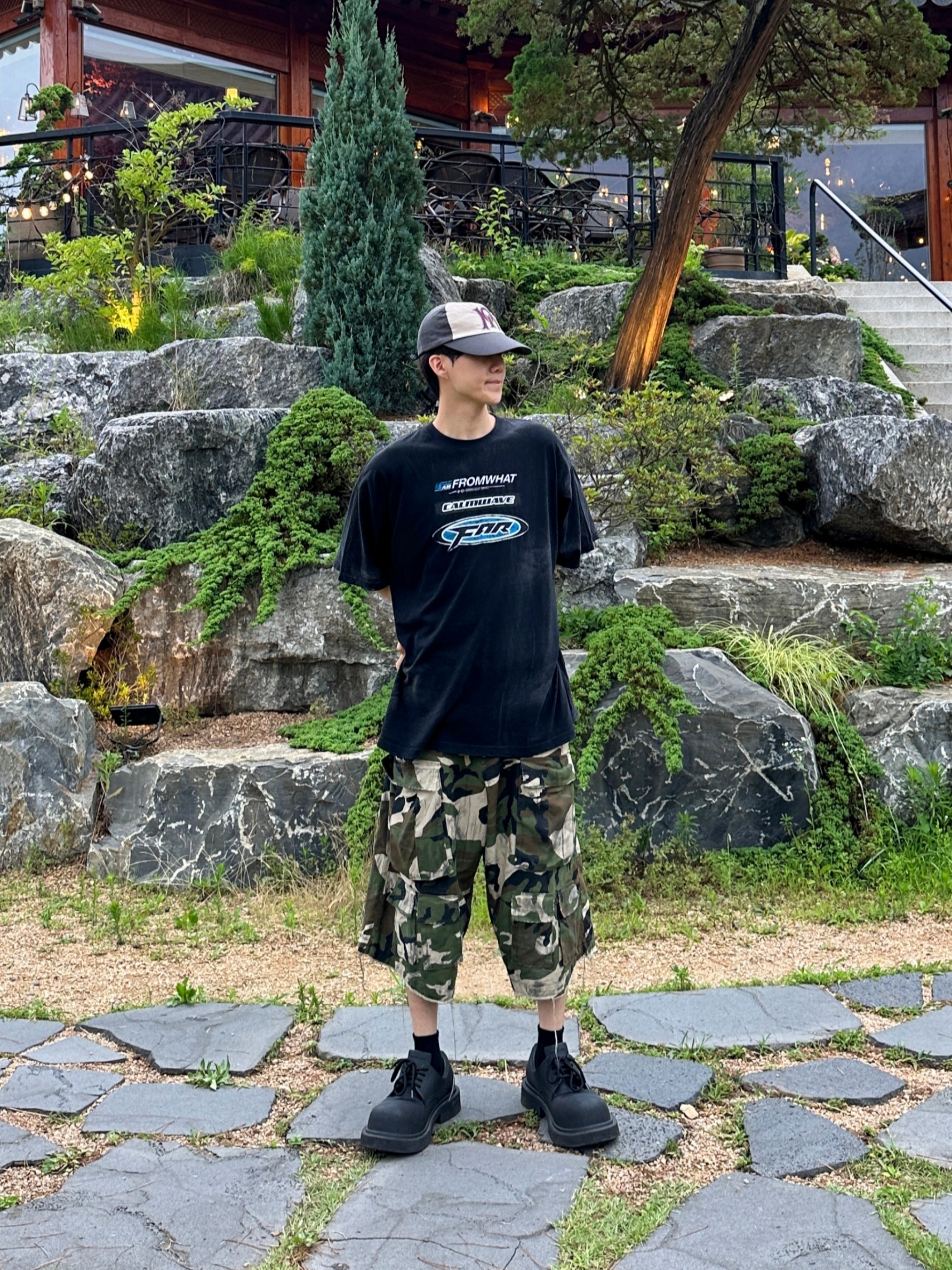 Farfromwhat Far Washed Logo T-Shirt Black, Balenciaga Steroid Derby Black 착용 스타일 - 1