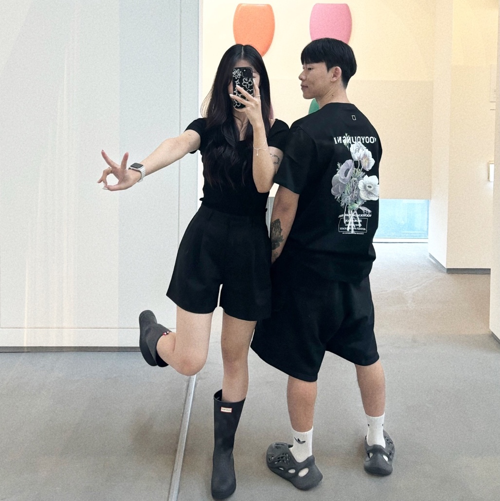 Wooyoungmi Flower Print Back Logo T-Shirt Black - 23FW, Adidas Yeezy Foam RNNR Onyx 착용 스타일
