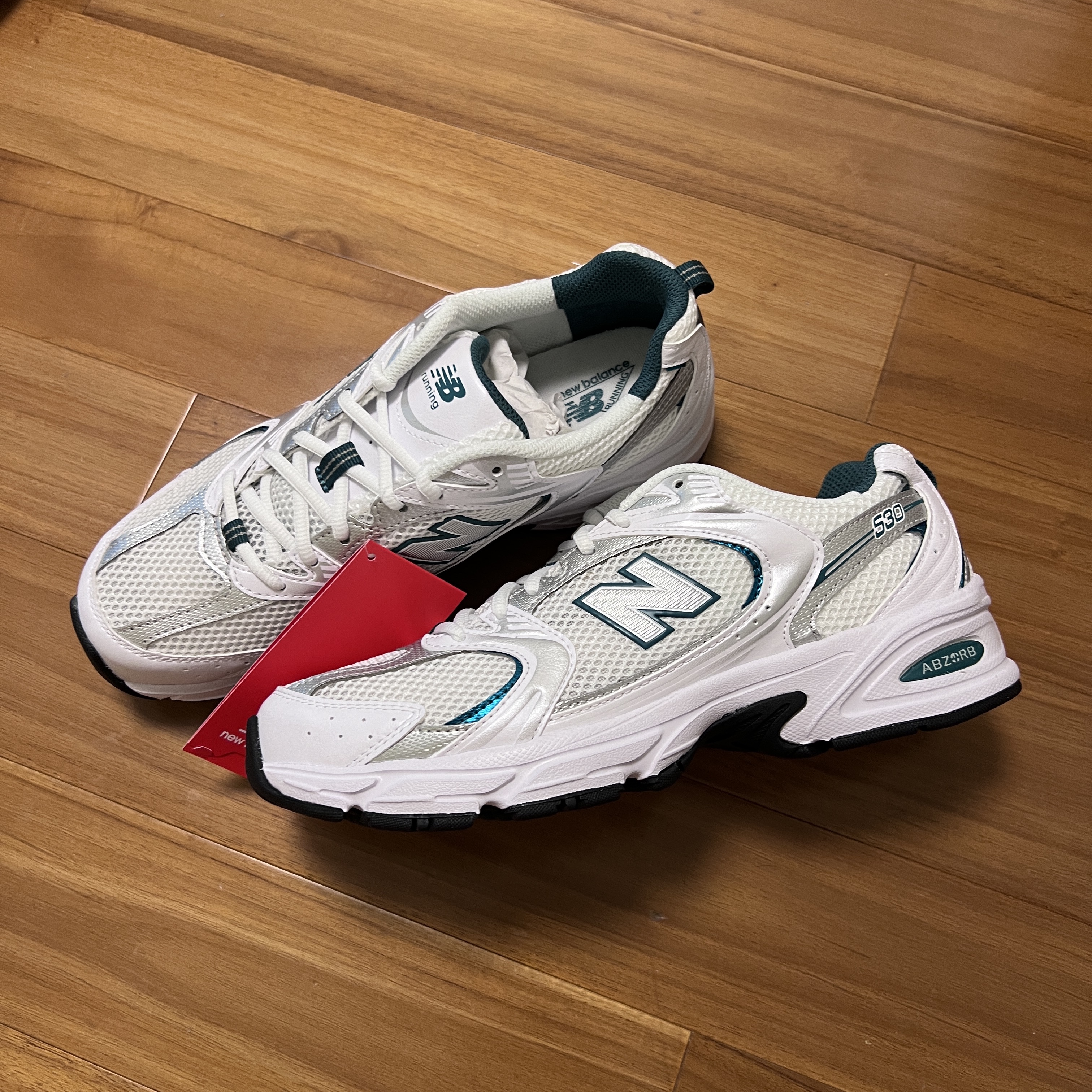 New Balance 530 White Mint 착용 스타일