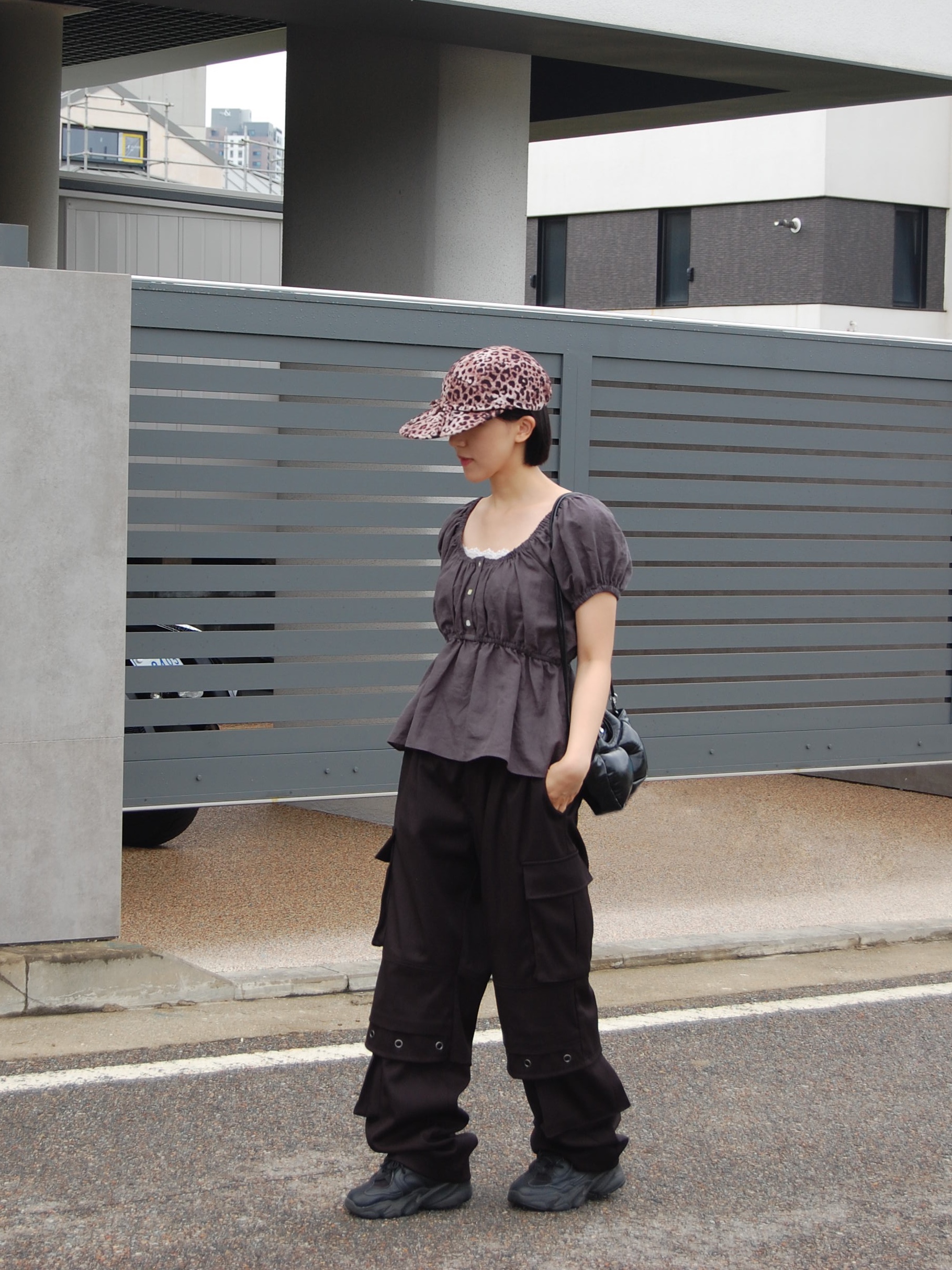 YOUCHE QS Duck Cap Leopard 착용 스타일