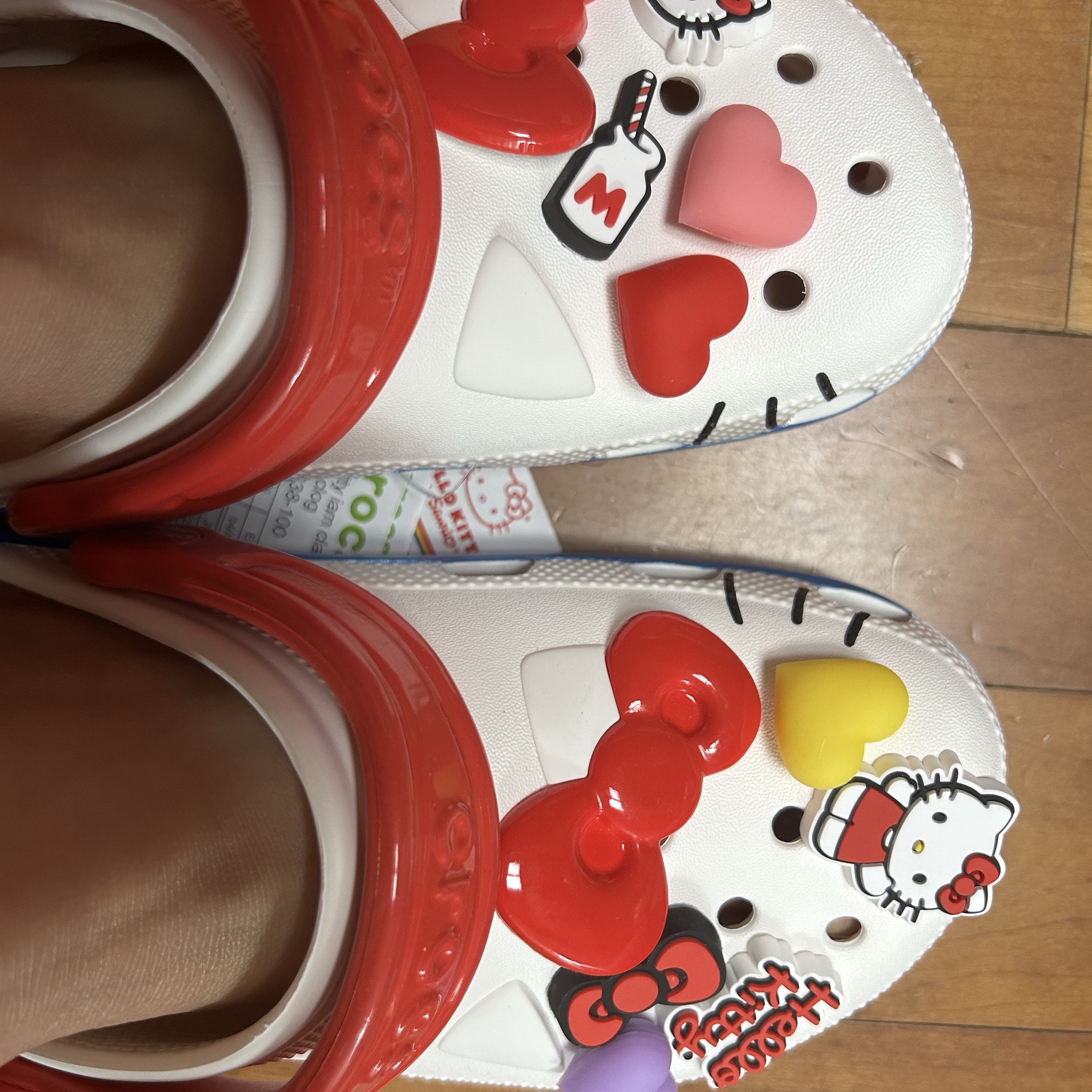 (W) Crocs x Hello Kitty Classic Clog White 착용 스타일