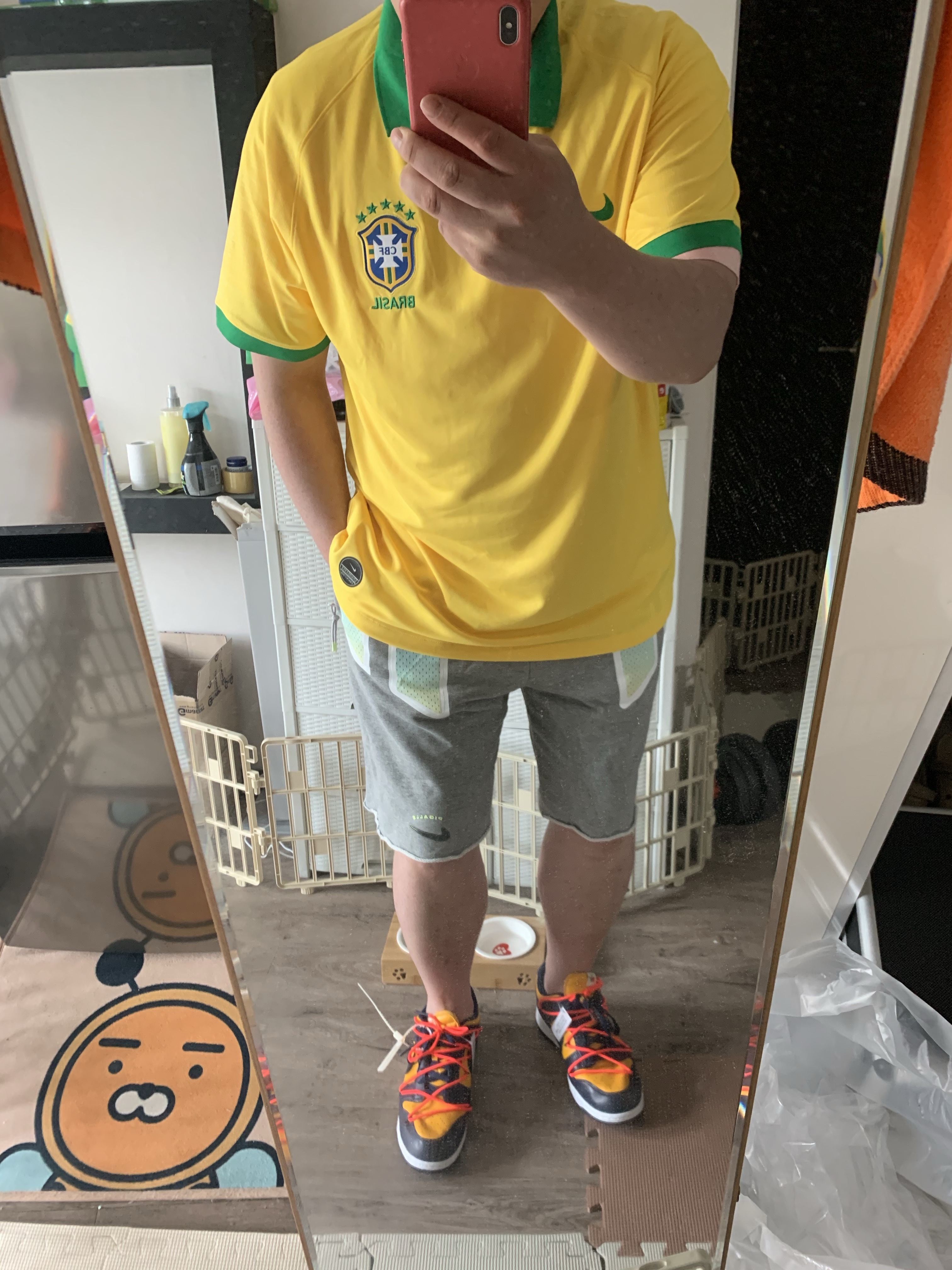 Nike Brazil 2022/23 Dri-Fit Stadium Home Jersey Dynamic Yellow (Non Marking Ver.), Nike x Off-White Dunk Low University Gold Midnight Navy 착용 스타일