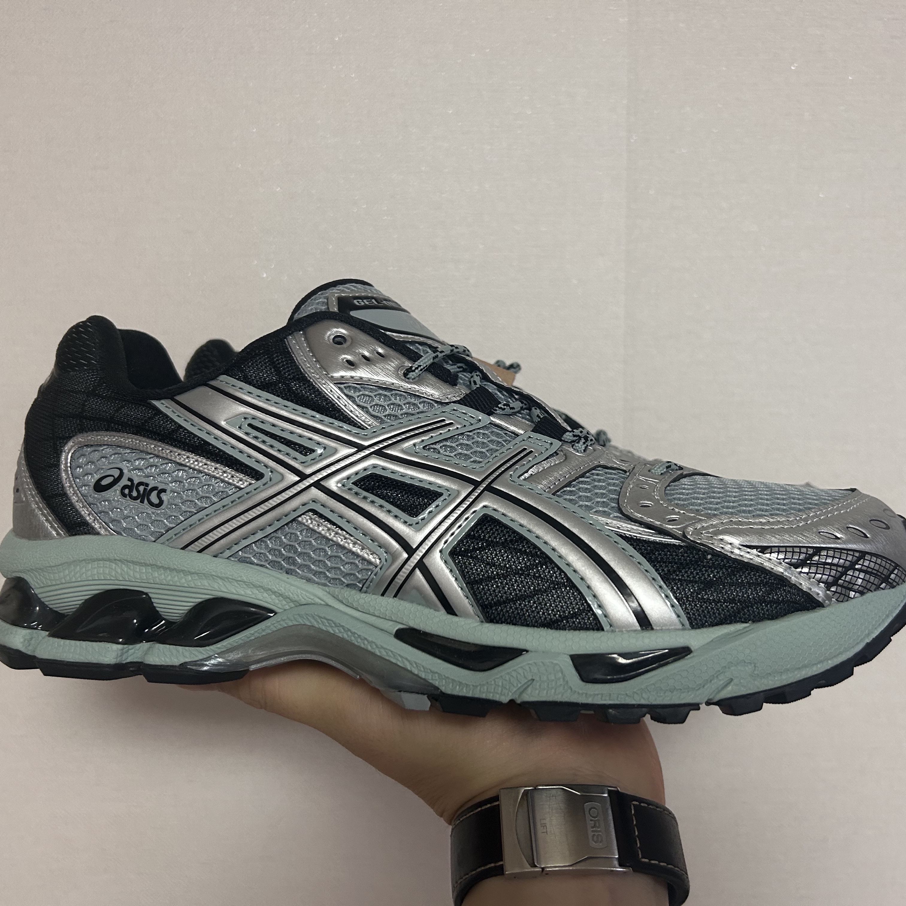 Asics Gel-Nimbus 10.1 Ocean Haze Pure Silver 착용 스타일 - 1