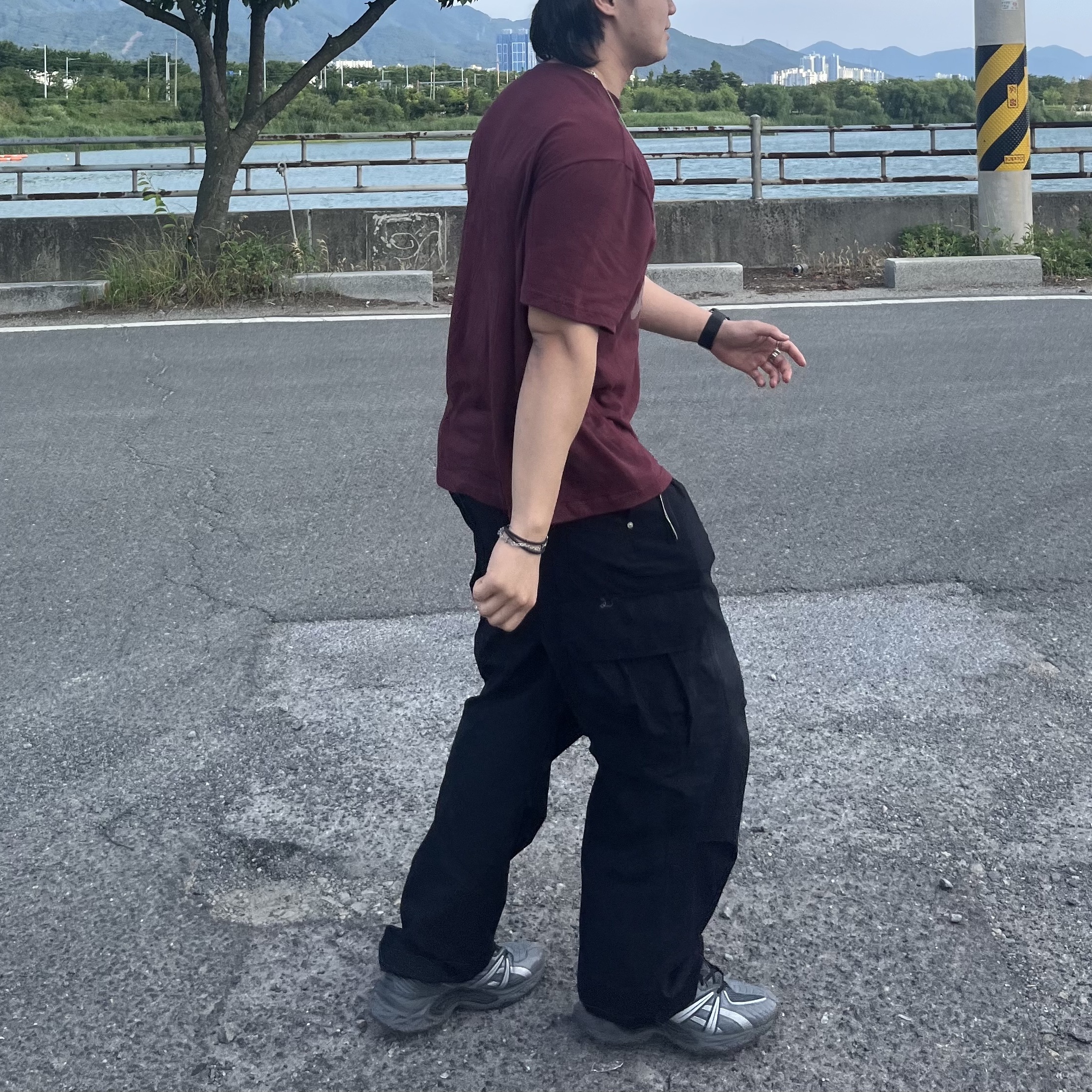 Asics HN2-S Protoblast Steel Grey 착용 스타일