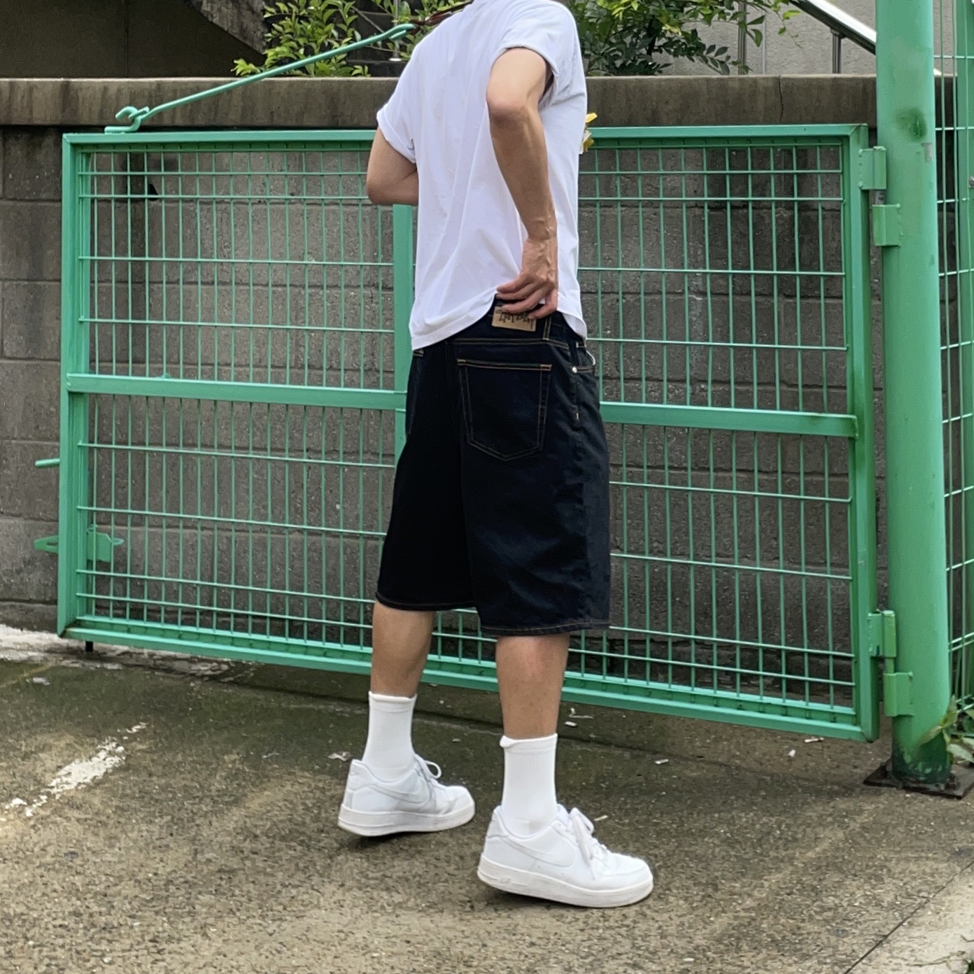 Nike Air Force 1 '07 Low White, Stussy Denim Big OL' Shorts Washed Black 착용 스타일 - 2