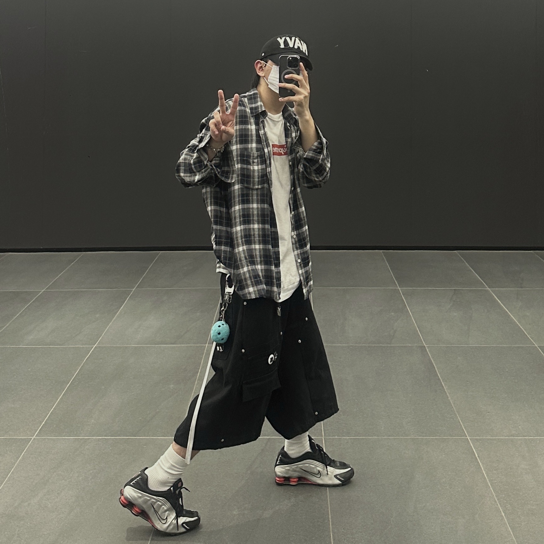 Nike Shox R4 Black and Metallic Silver, Stussy Fuzzy Dice Keychain Teal 착용 스타일
