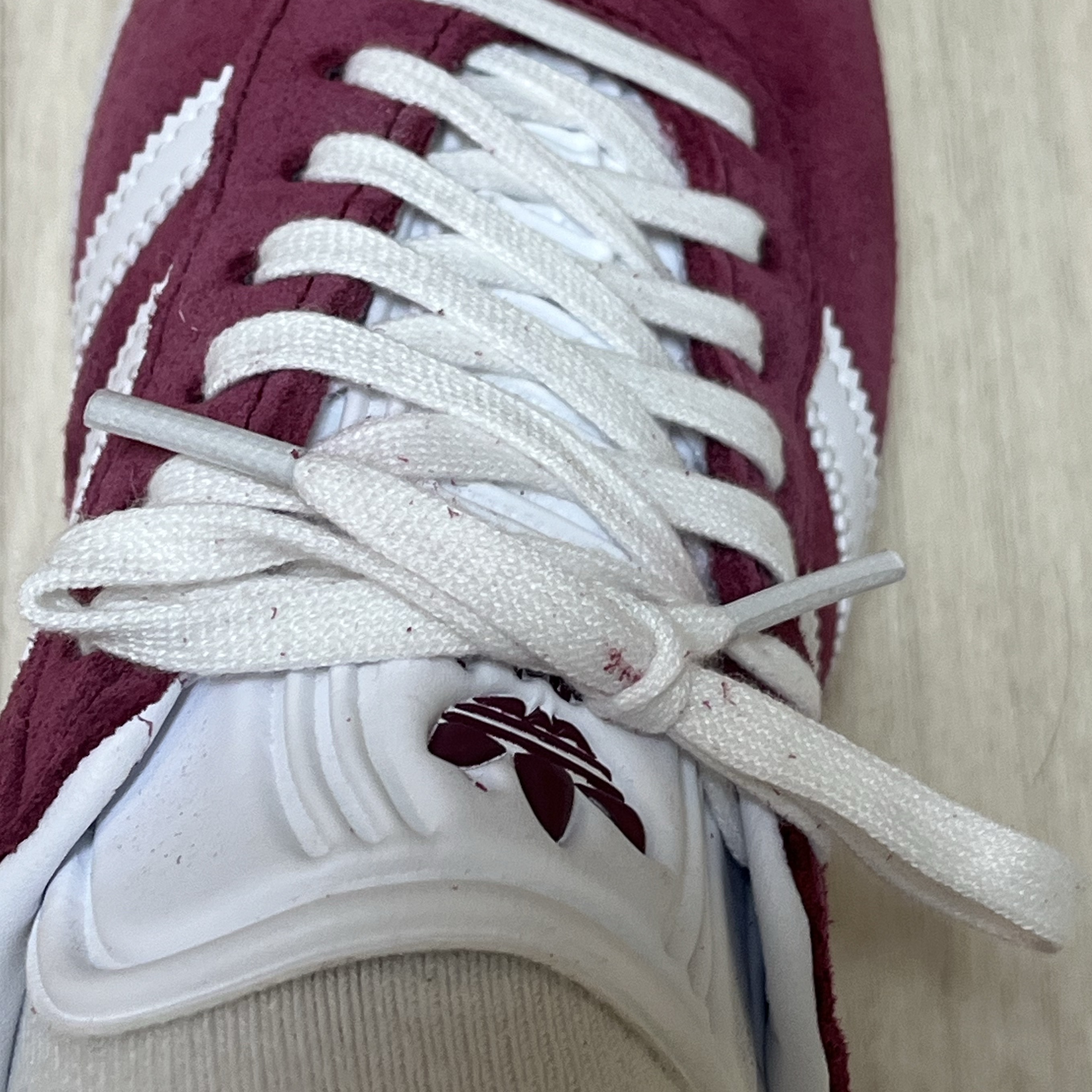 Adidas Gazelle Collegiate Burgundy 착용 스타일 - 1