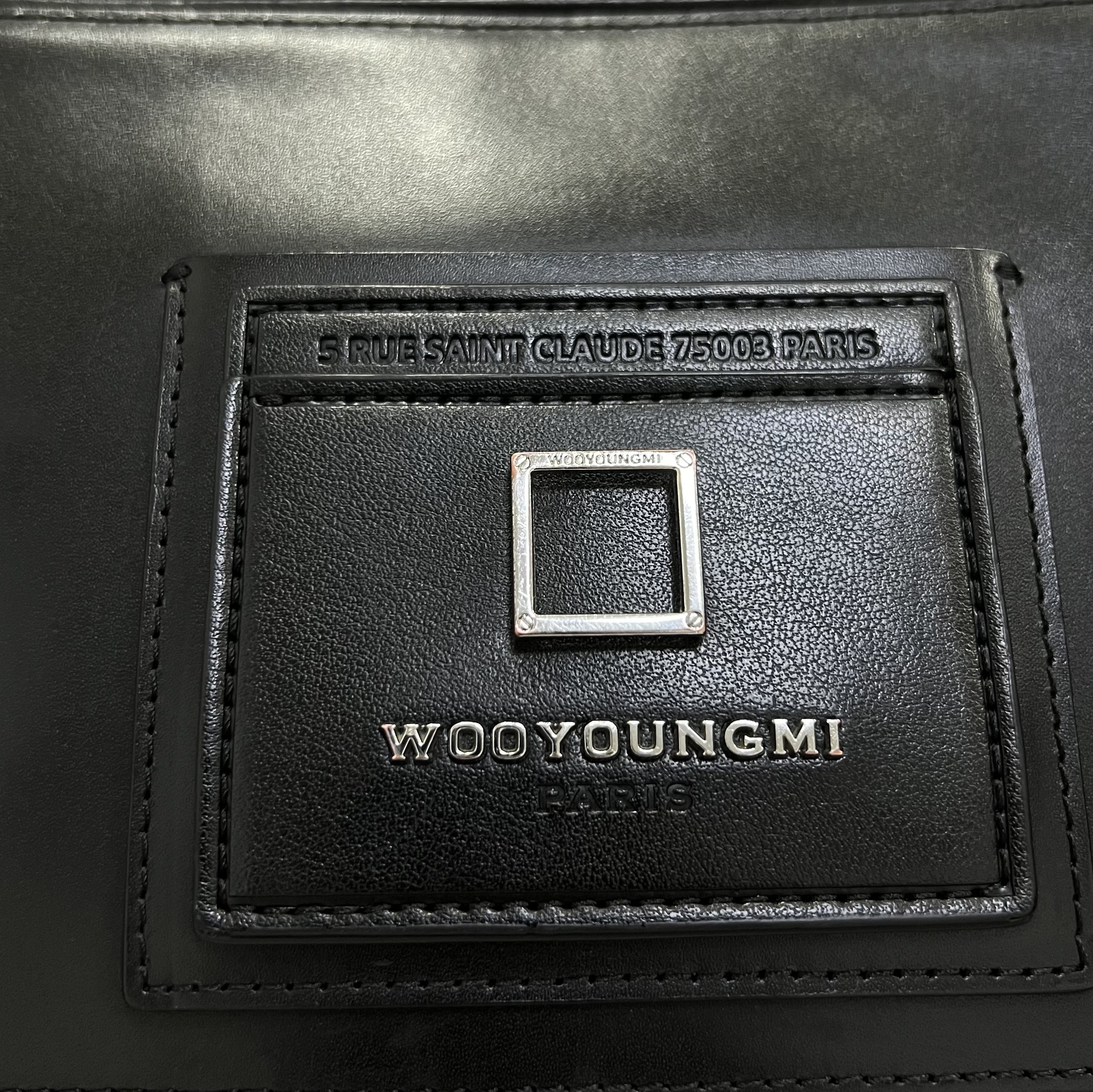 Wooyoungmi Square Mini Bag Black 착용 스타일 - 3