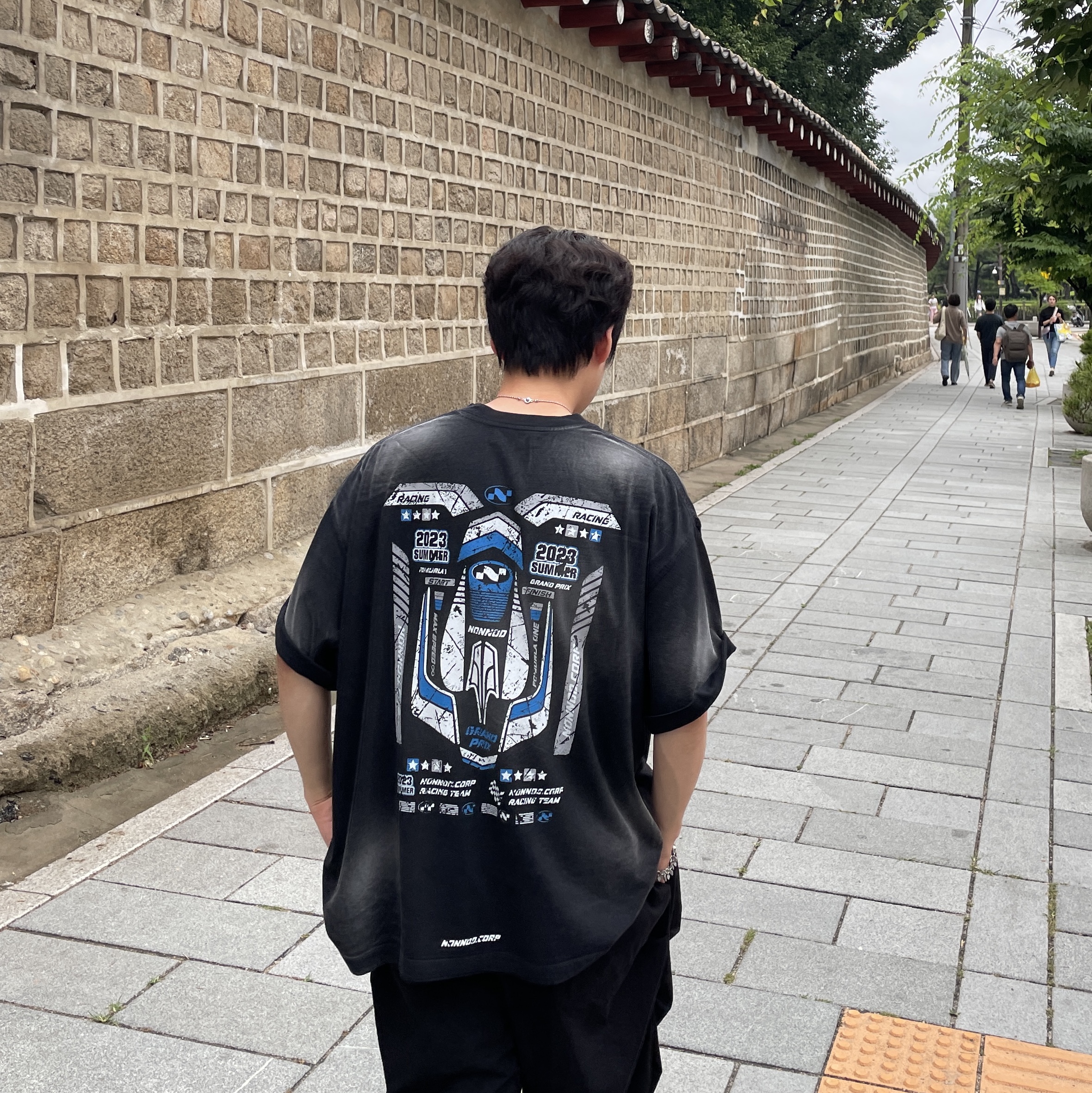 Nonnod Grandprix T-shirt Washed Black 착용 스타일 - 2