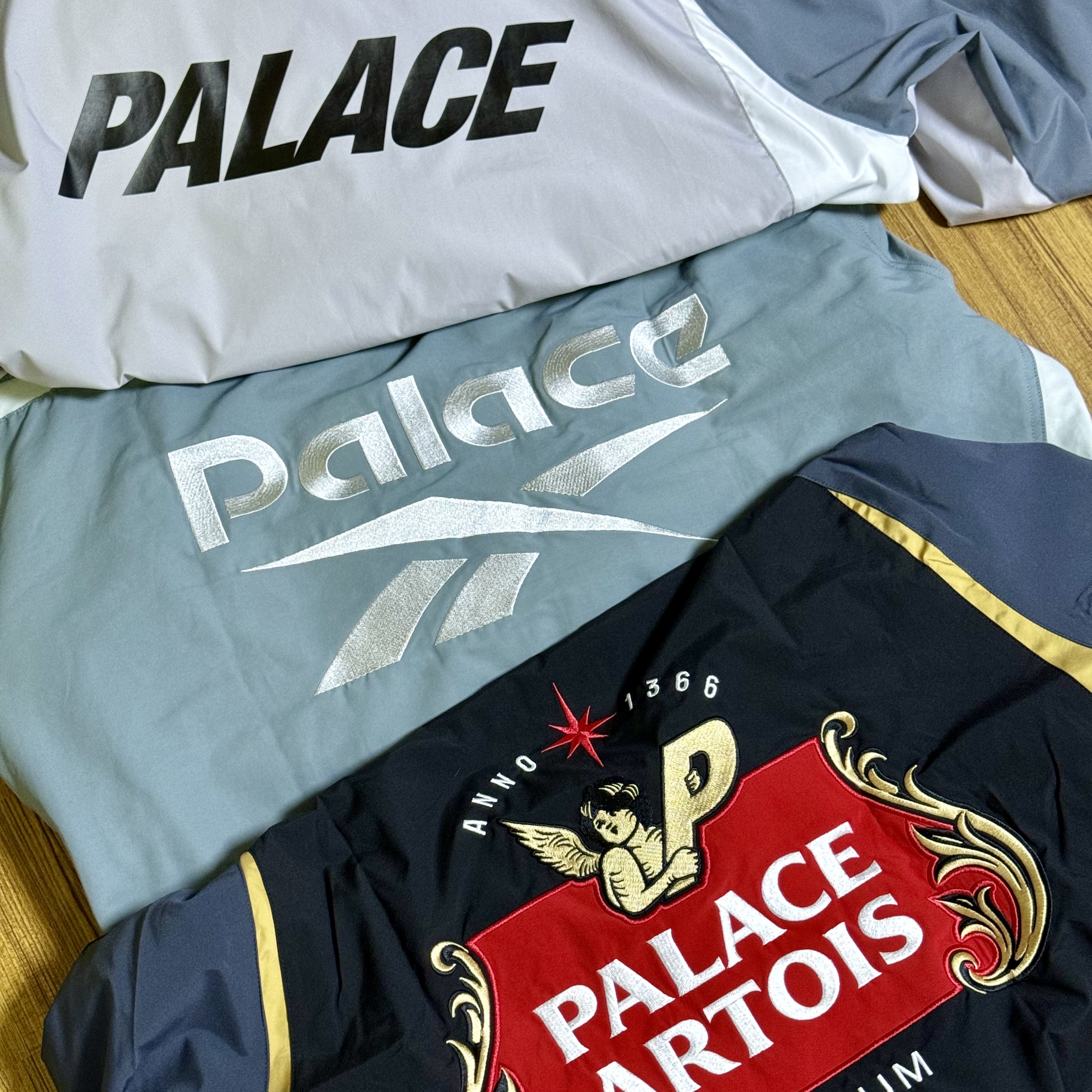 Palace x Reebok Tracksuit Grey - 24SS, Palace x Stella Artois Light Court Jacket Black - 24SS 착용 스타일 - 5