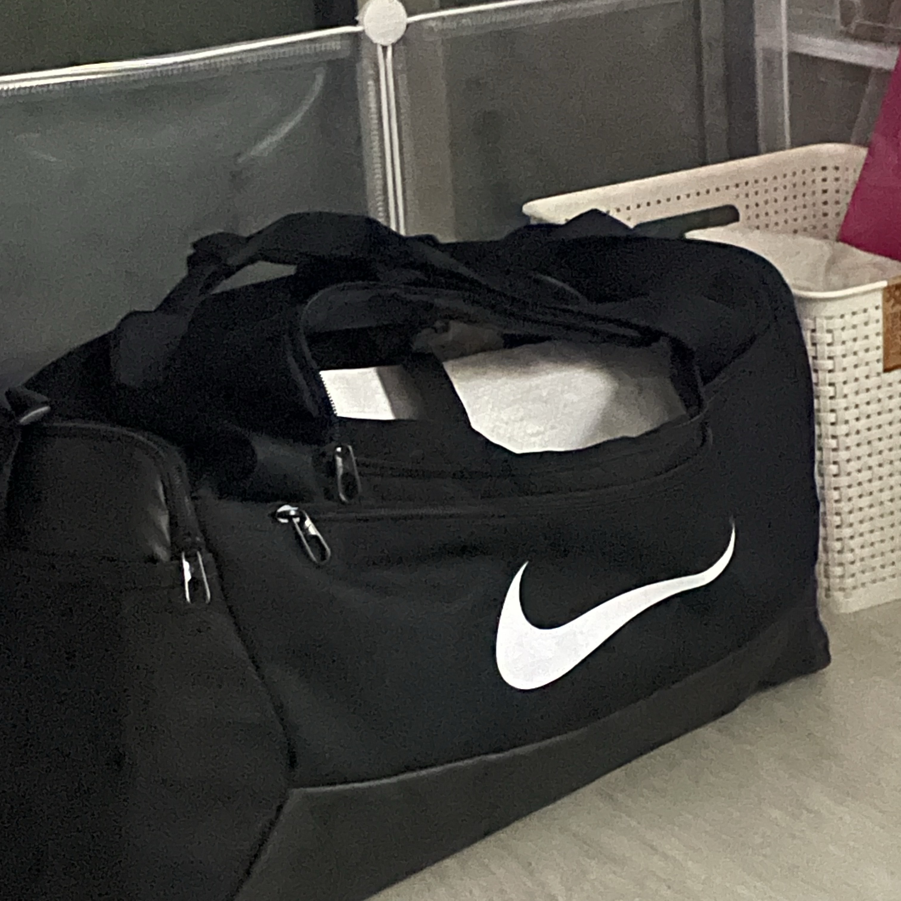 Nike Brasilia 9.5 Training Duffle Bag Small 41L Black 착용 스타일
