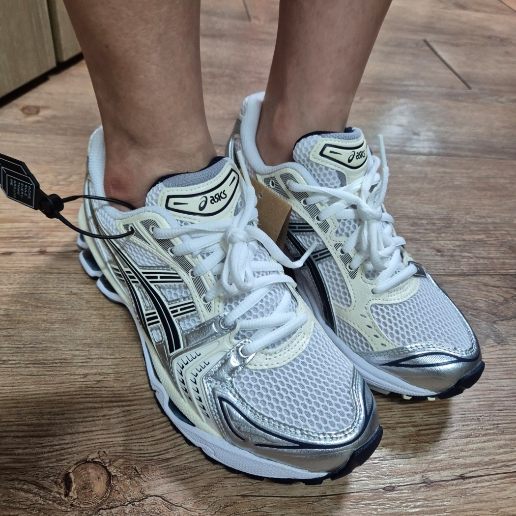 (W) Asics Gel-Kayano 14 White Midnight 착용 스타일 - 1