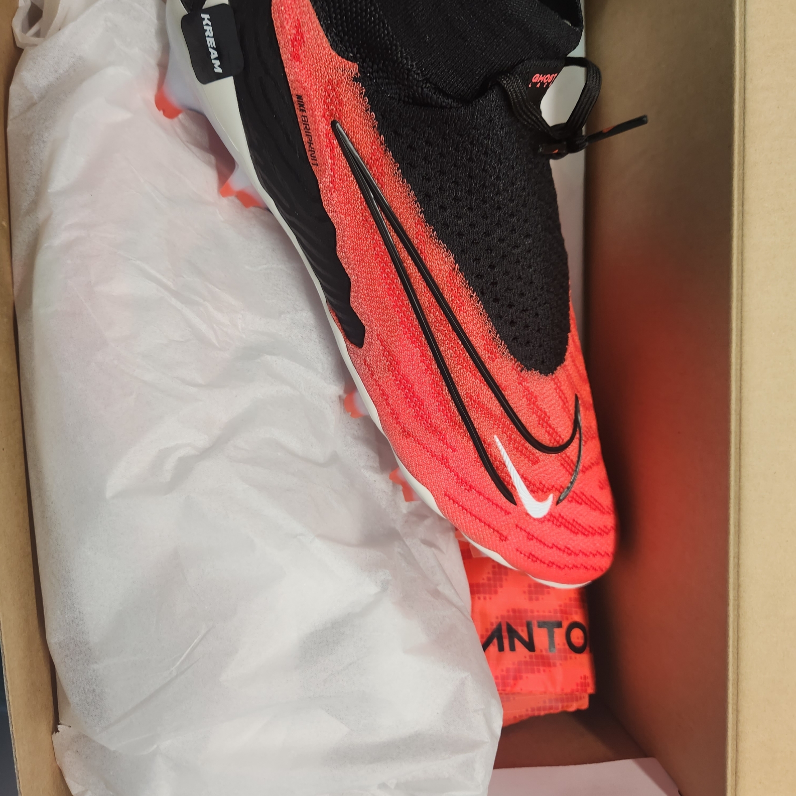 Nike Gripknit Phantom GX Elite Dynamic Fit FG Bright Crimson Black 착용 스타일