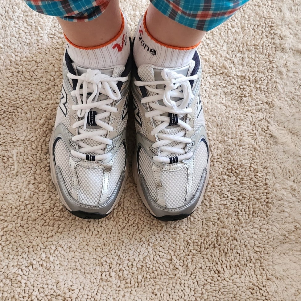 New Balance 530 Steel Grey 착용 스타일