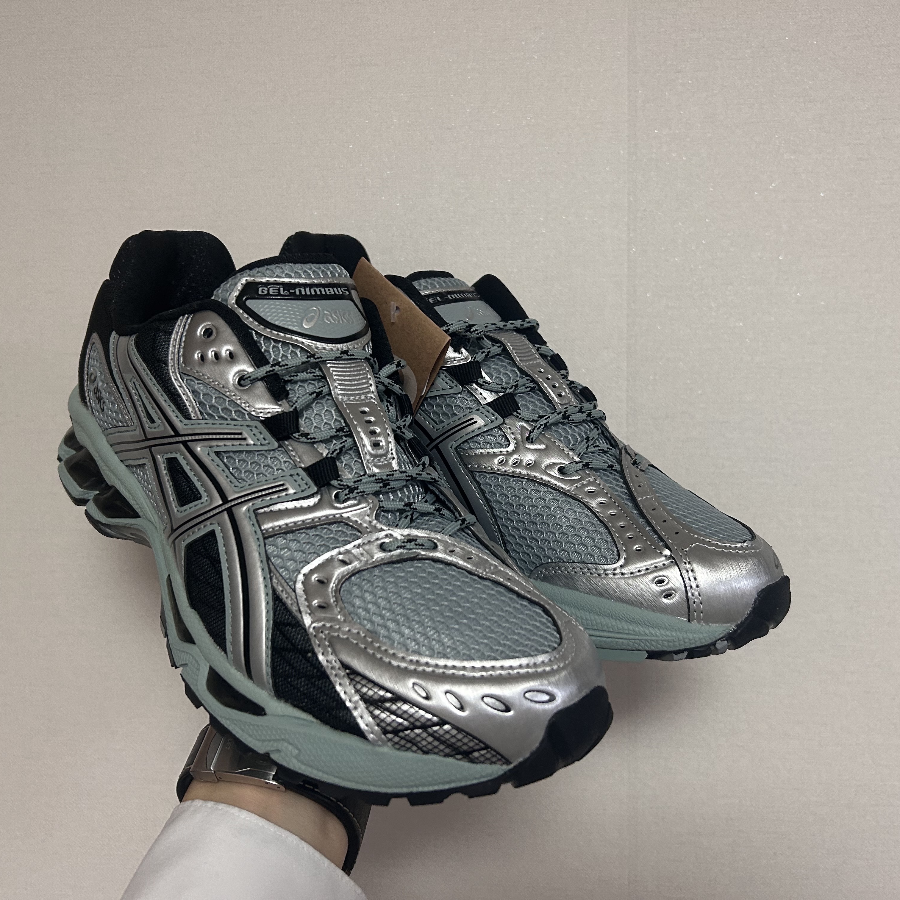 Asics Gel-Nimbus 10.1 Ocean Haze Pure Silver 착용 스타일 - 2